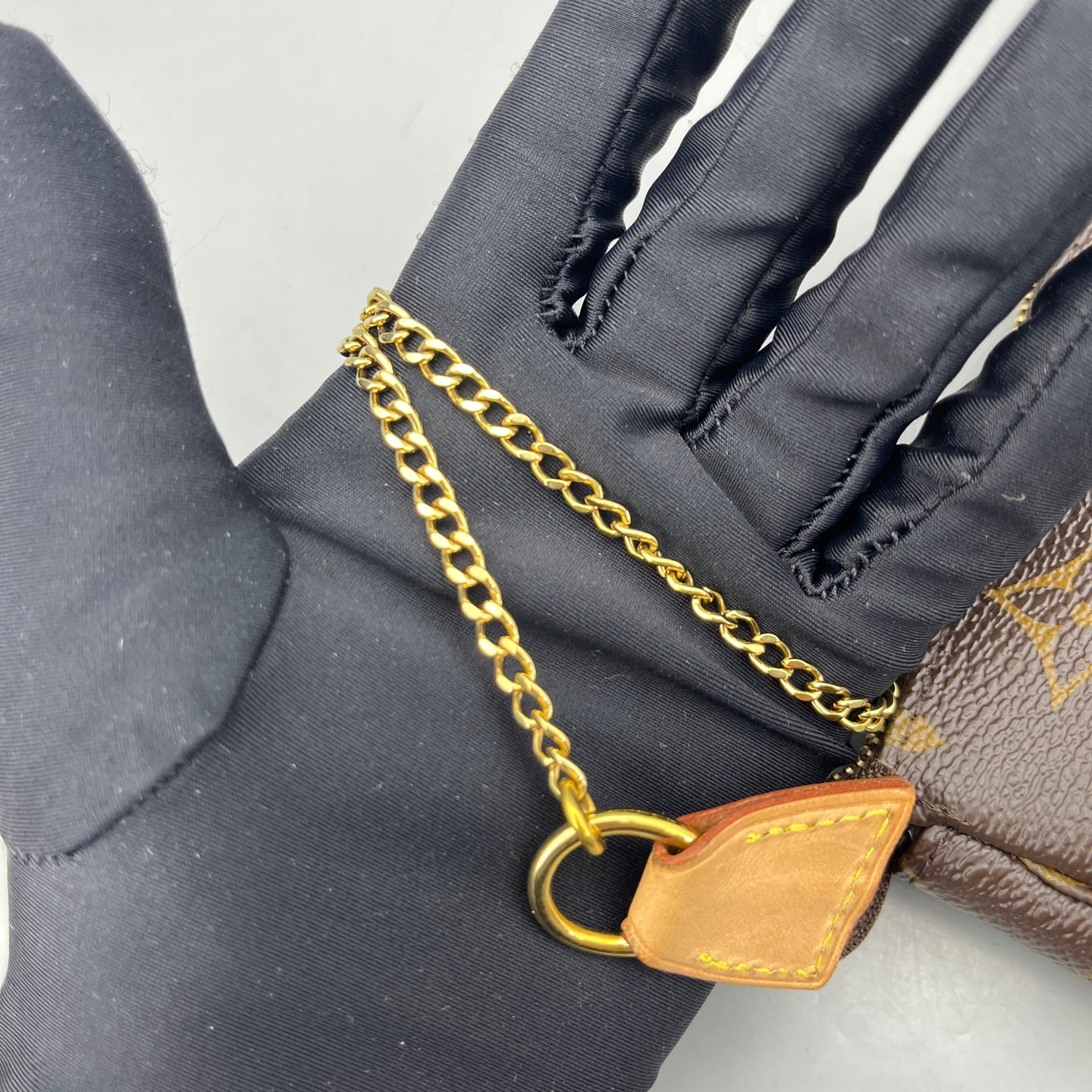 Louis Vuitton - Mini Pochette Accessoires - Monogram coated canvas with Vachetta leather trim and textile lining - Brown - (mini)