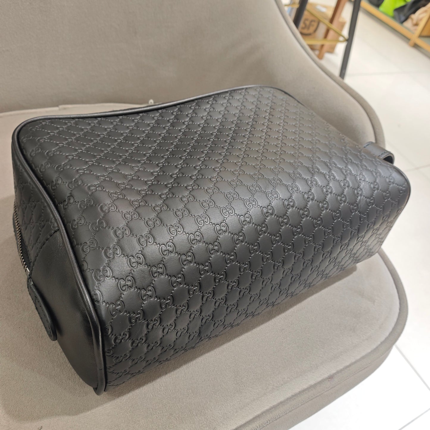Gucci - Microguccissima Toiletry Pouch - Embossed cowhide leather - Black - (medium)