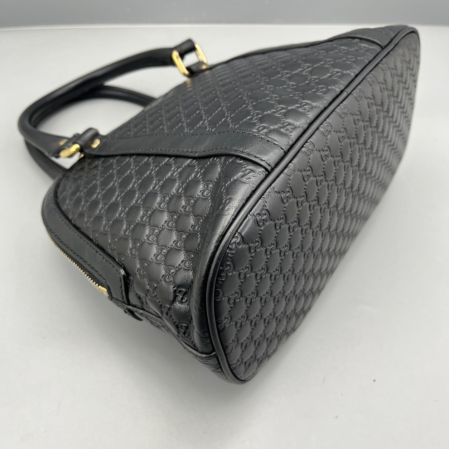 Gucci - Microguccissima Dome Bag (Outlet Style) - Leather - Black - (medium)