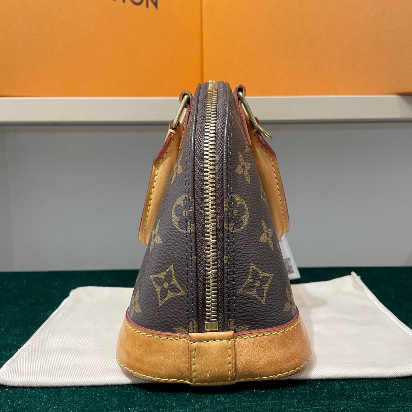 Louis Vuitton - Alma BB - Monogram coated canvas with Vachetta leather trim - Brown - (Mini)