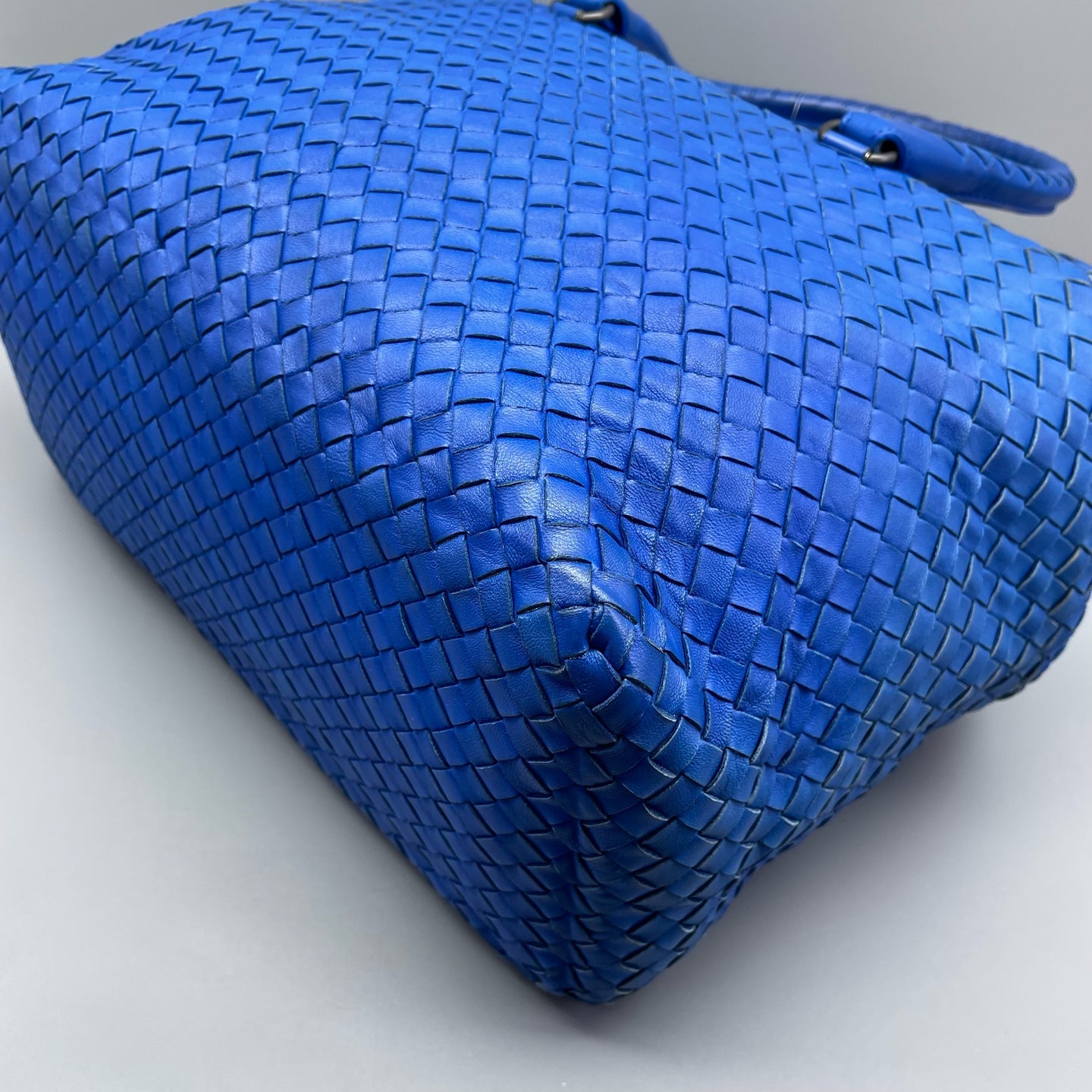 Bottega Veneta - Intrecciato Woven Top Handle Tote - Leather - Blue - (medium)