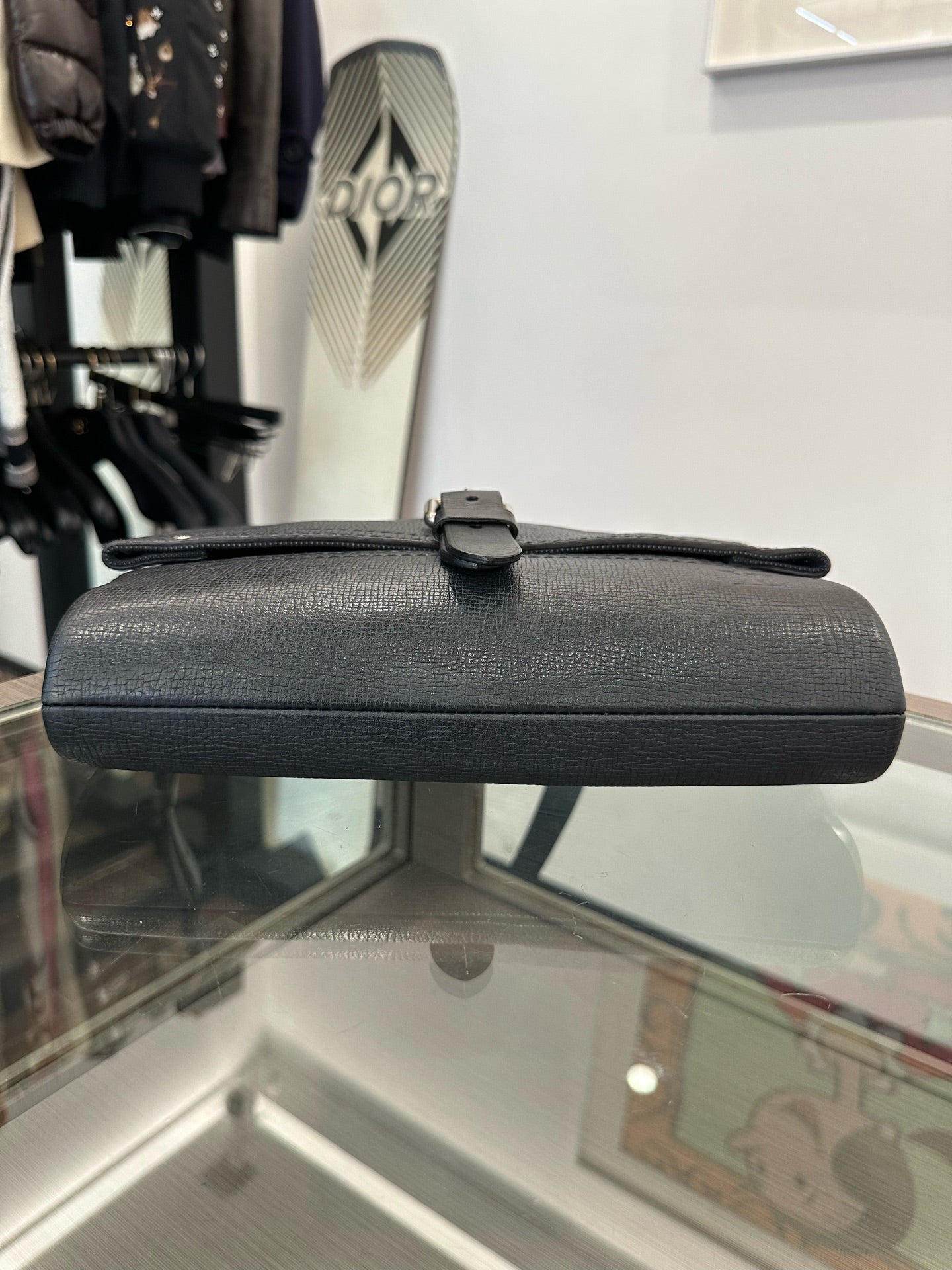 Louis Vuitton - Classic Messenger Bag - Grained leather - Black - (medium)