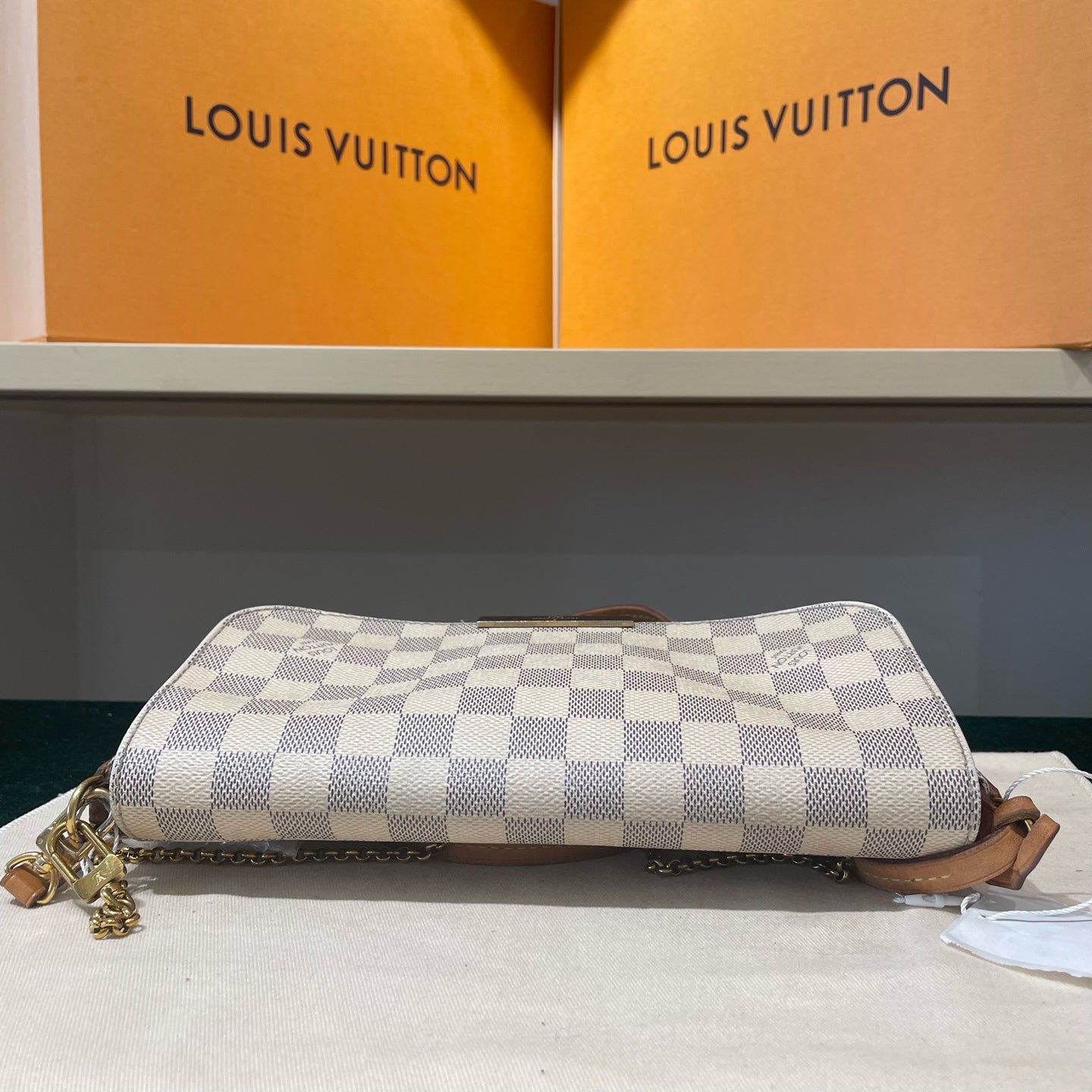Louis Vuitton - Favorite MM - Damier Azur coated canvas with Vachetta leather trim - White - (Mini)