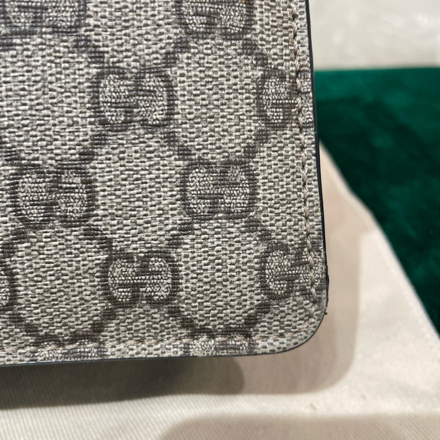 Gucci - Dionysus Medium Shoulder Bag - GG Supreme coated canvas with suede trim and interior lining - Beige and Black - (Medium)