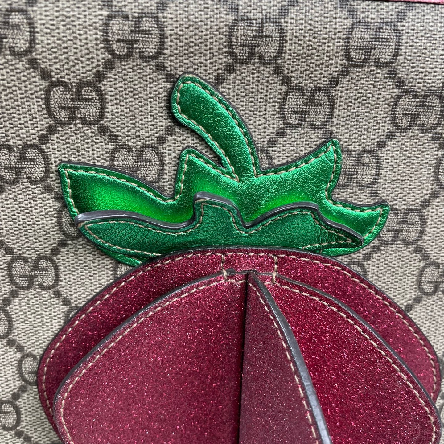 Gucci - GG Supreme Children's Tote with 3D Strawberry - Coated canvas with leather trim and glitter - Multicolour - (medium)