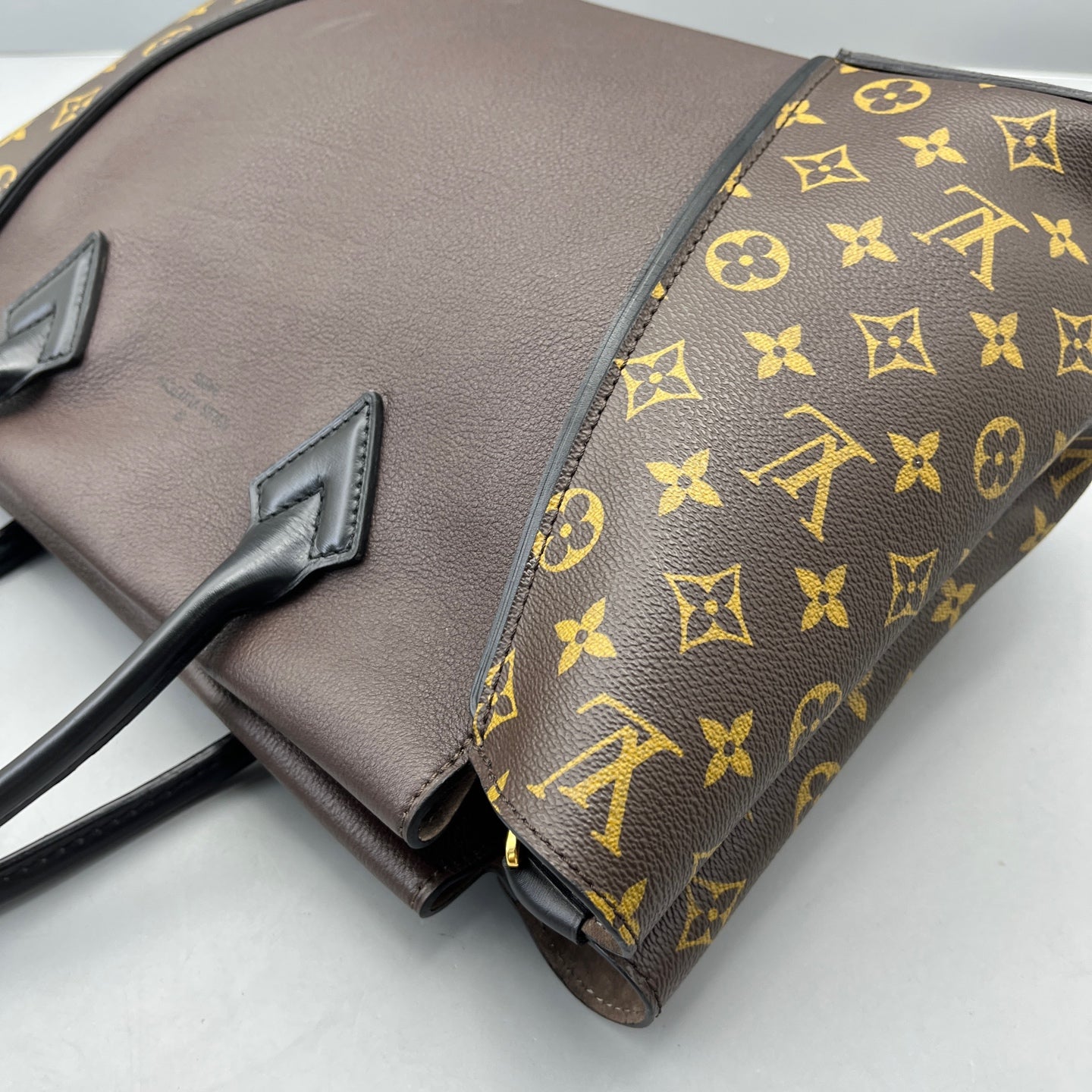Louis Vuitton - Monogram Canvas and Grained Leather Tote - Monogram coated canvas and grained leather - Brown - (Medium)