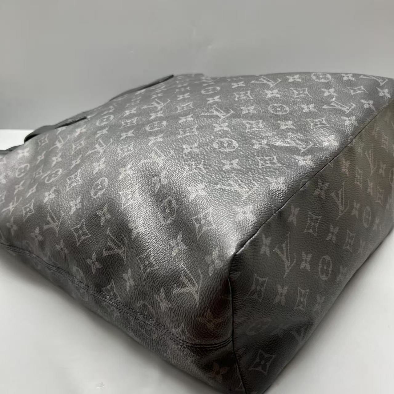 Louis Vuitton - Black Monogram Black Warrior Tote Bag - Coated canvas - Black - (Large)