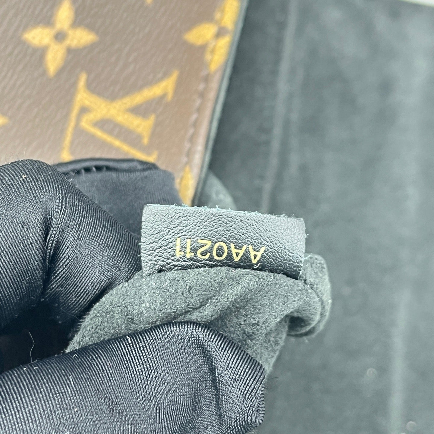 Louis Vuitton - Locky BB - Monogram coated canvas with black cowhide leather trim - Monogram Brown and Black - (Mini)