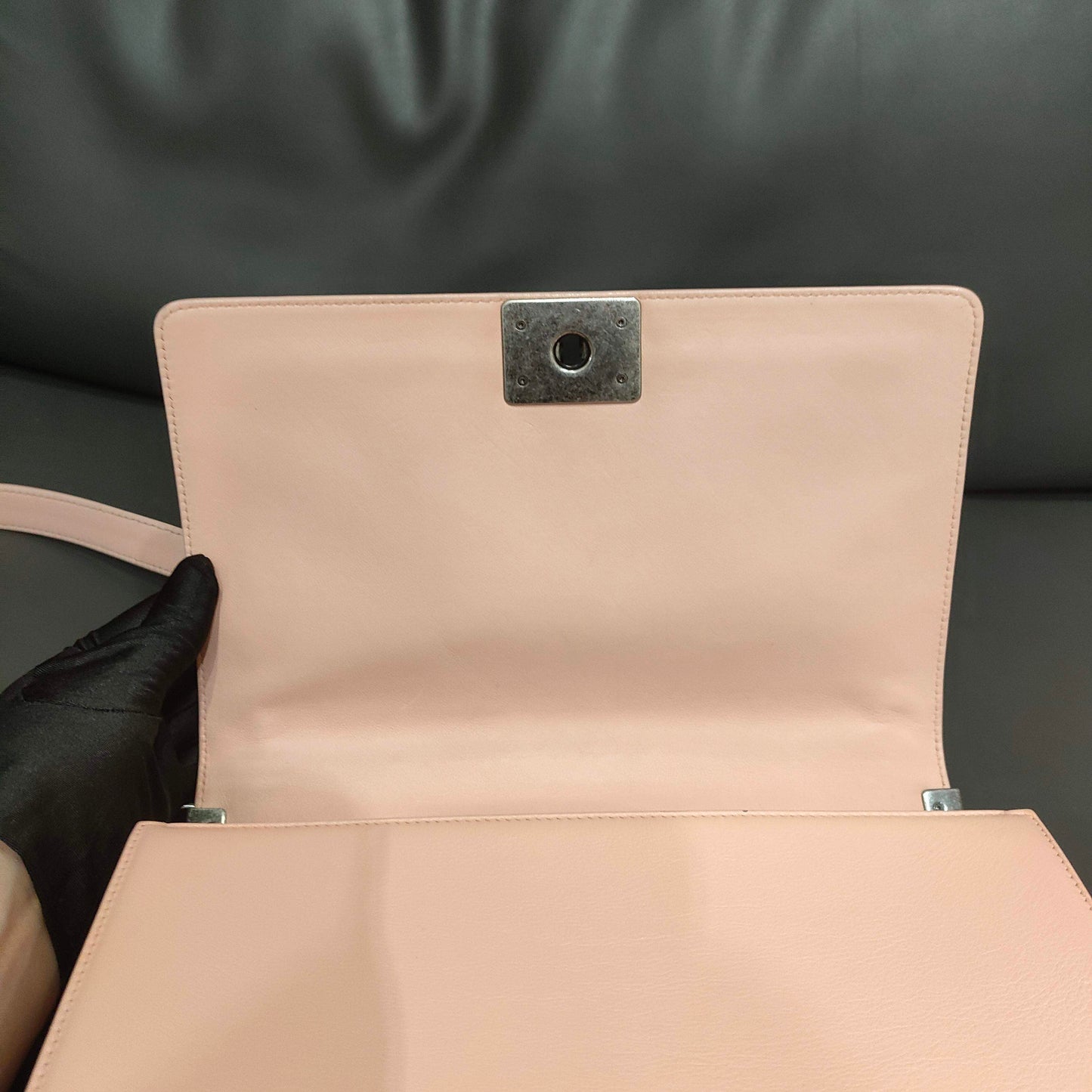 Chanel - Le Boy Medium - Calfskin leather - Light Pink - (Medium)
