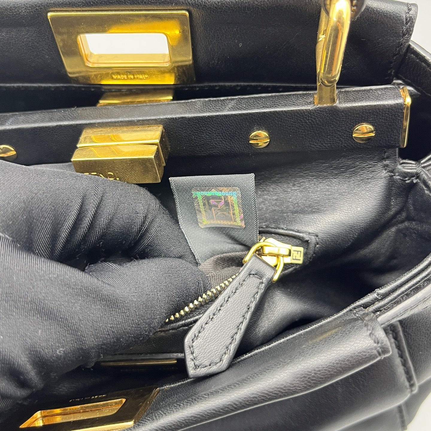 Fendi - Peekaboo Small - Leather - Black - (Small)