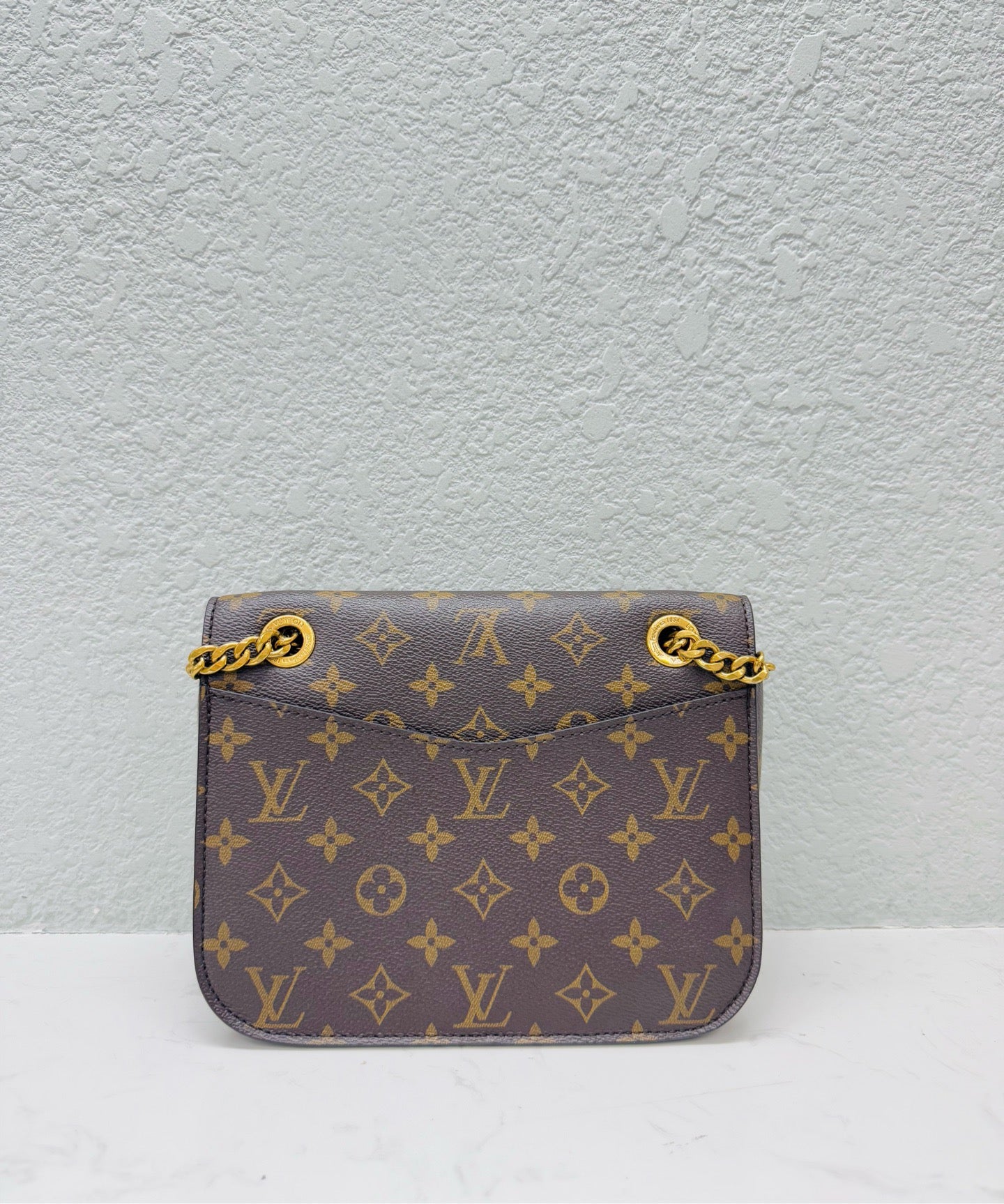 Louis Vuitton - Passy Chain - Monogram coated canvas with leather trim and gold-tone hardware - Brown - (Small)