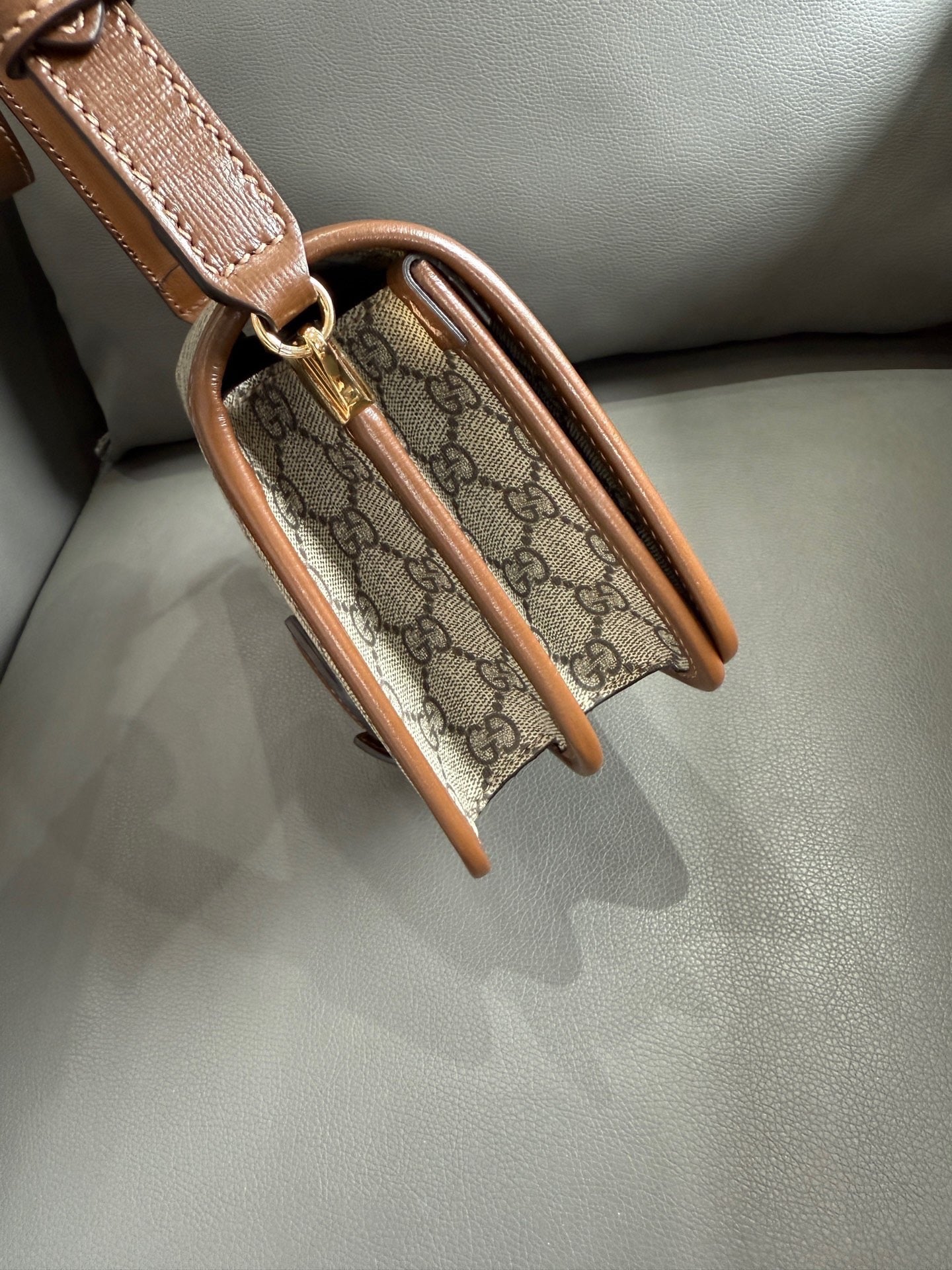 Gucci - GG Retro 041 Mini Messenger Accordion Bag - GG Supreme coated canvas with leather trim - Beige and brown - (mini)