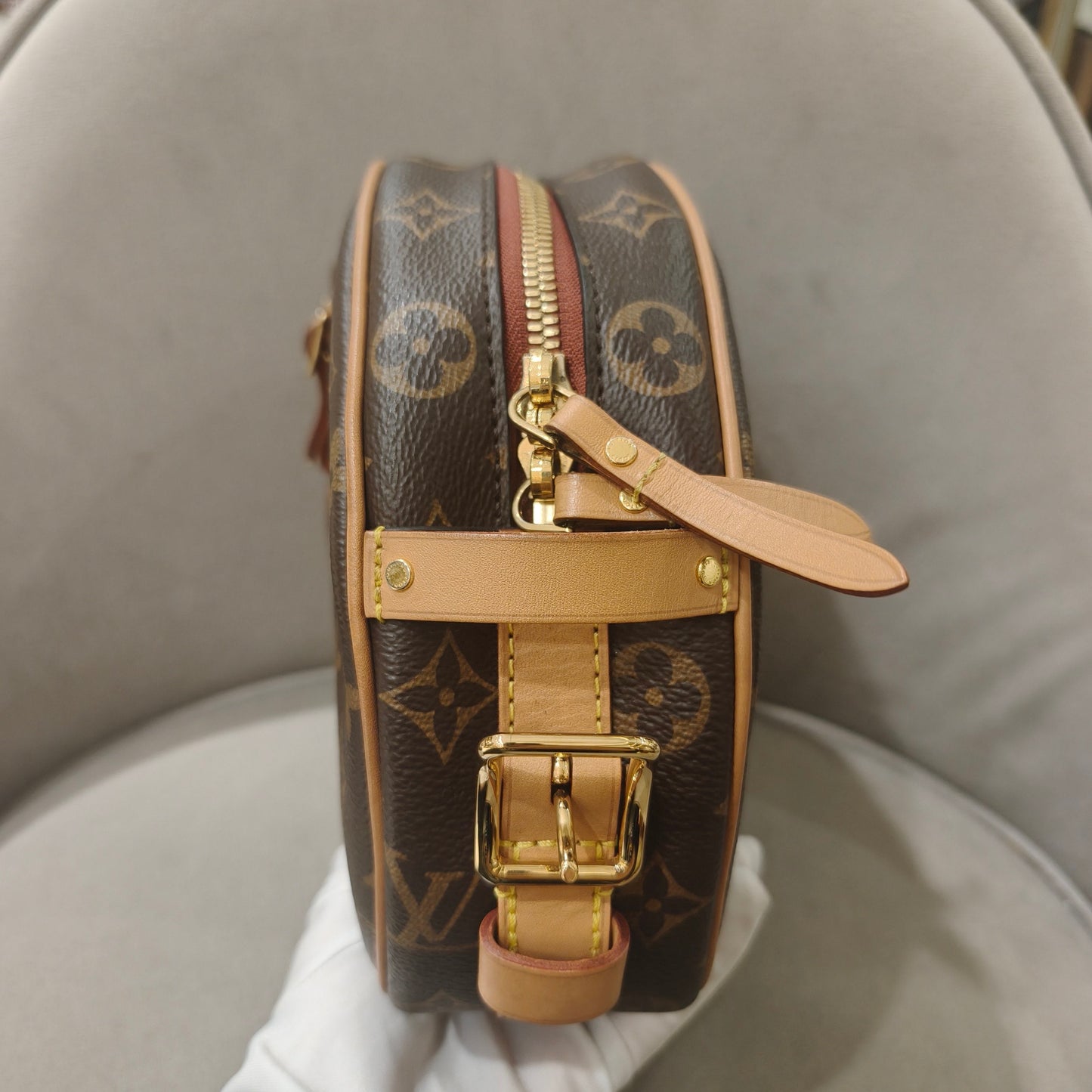 Louis Vuitton - Boite Chapeau Souple PM - Monogram coated canvas with Vachetta leather trim - Brown - (Small)