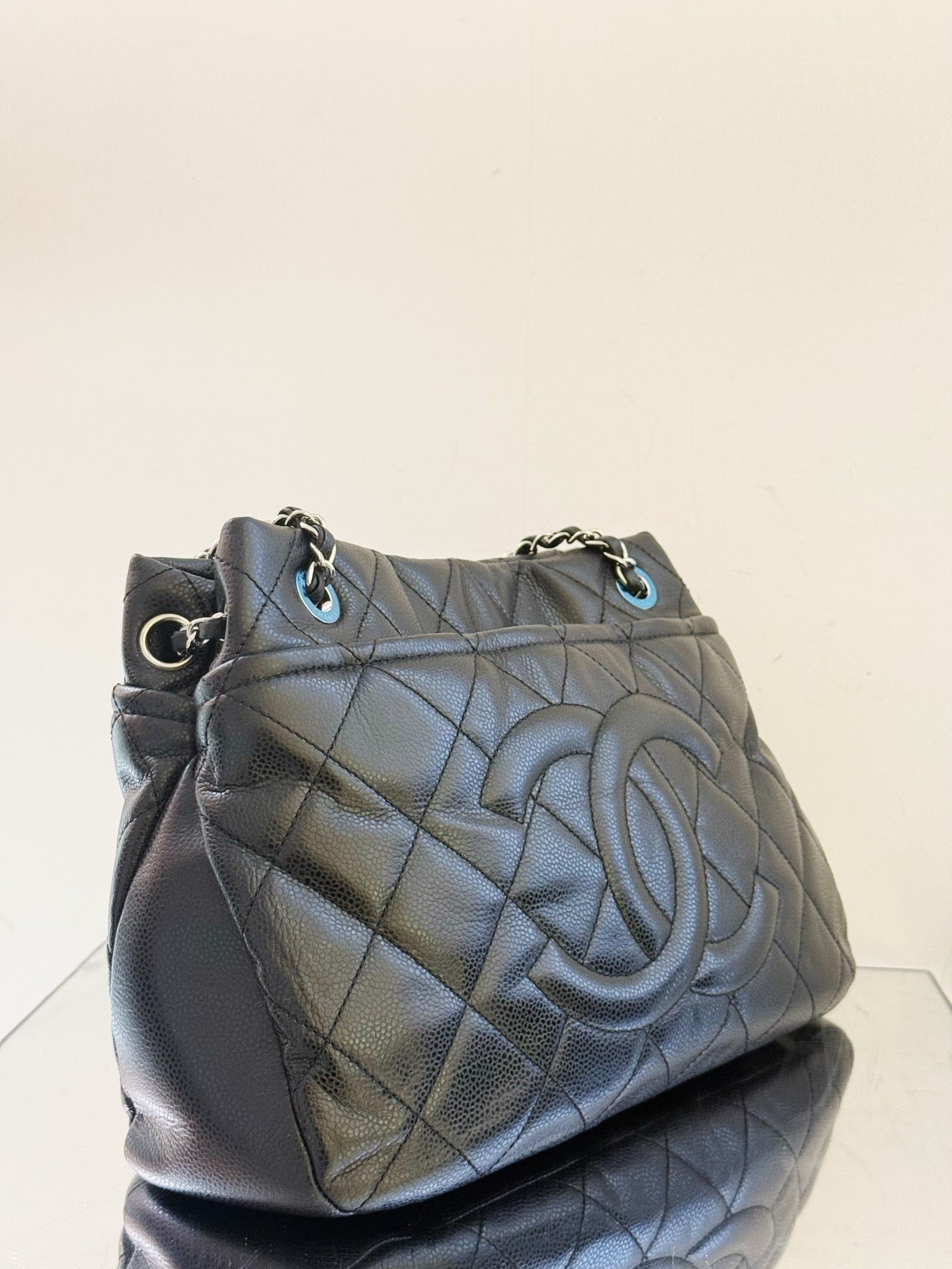 Chanel - Quilted Large CC Tote Shoulder Bag - Caviar leather - Black - (large)
