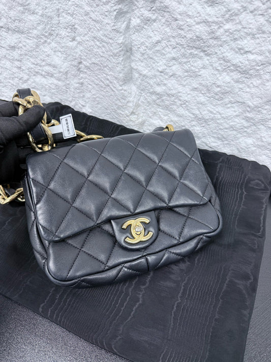 Chanel - Classic Flap Mini (Chunky Chain) - Lambskin leather - Black - (mini)