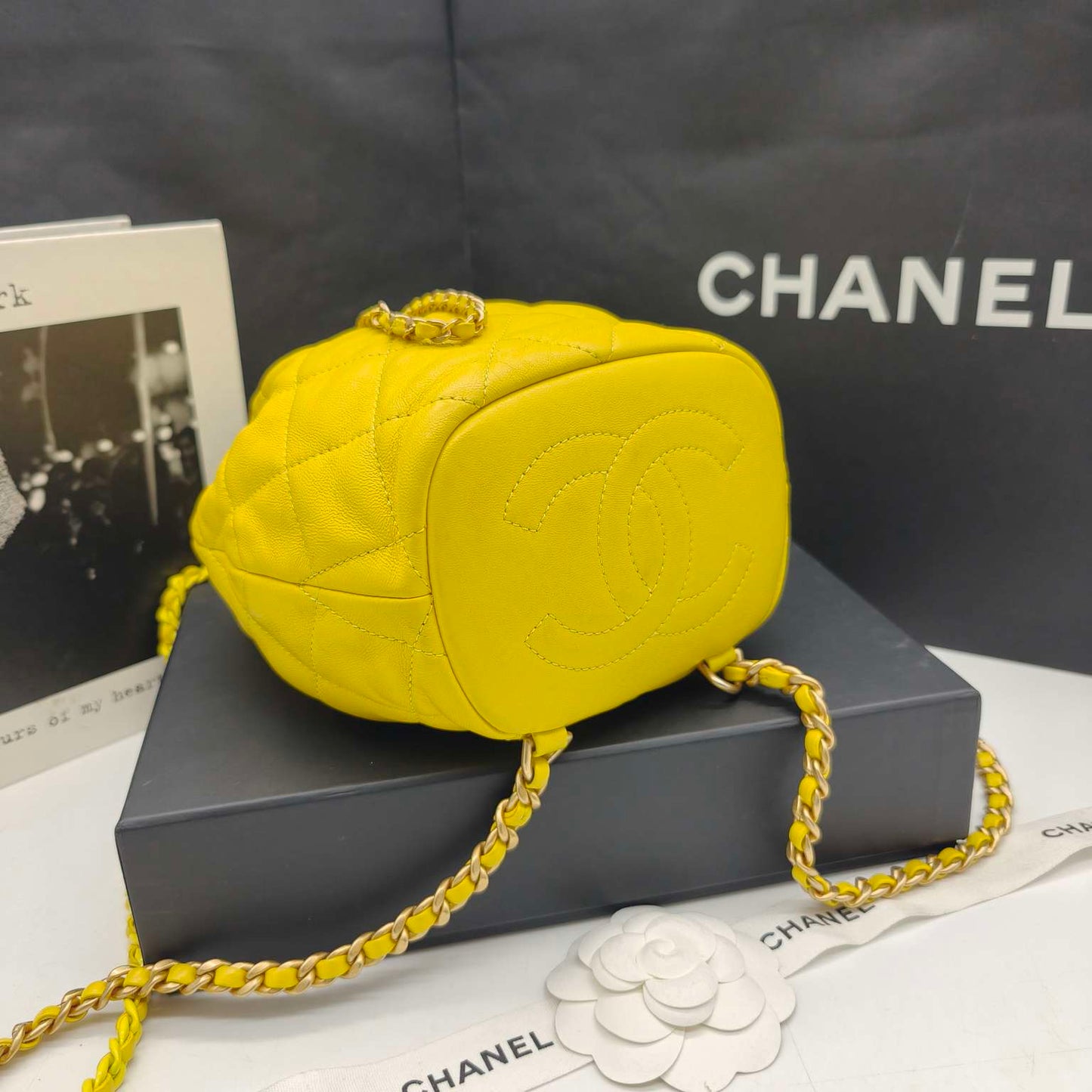 Chanel - 22S Series Mini Drawstring Bucket Backpack - Lambskin leather - Yellow - (mini)