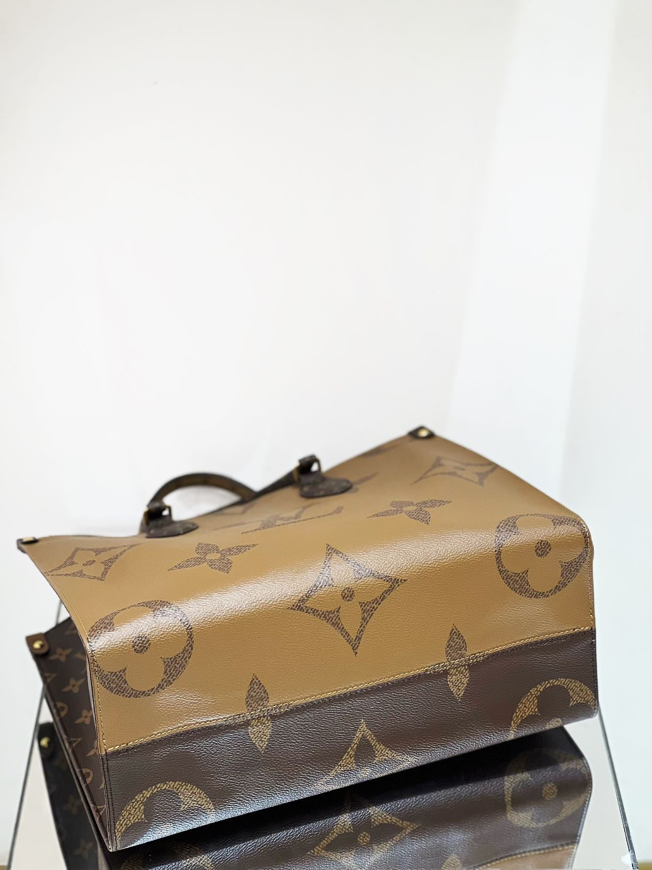 Louis Vuitton - ONTHEGO MM - Monogram Giant coated canvas with leather trim - Brown - (medium)
