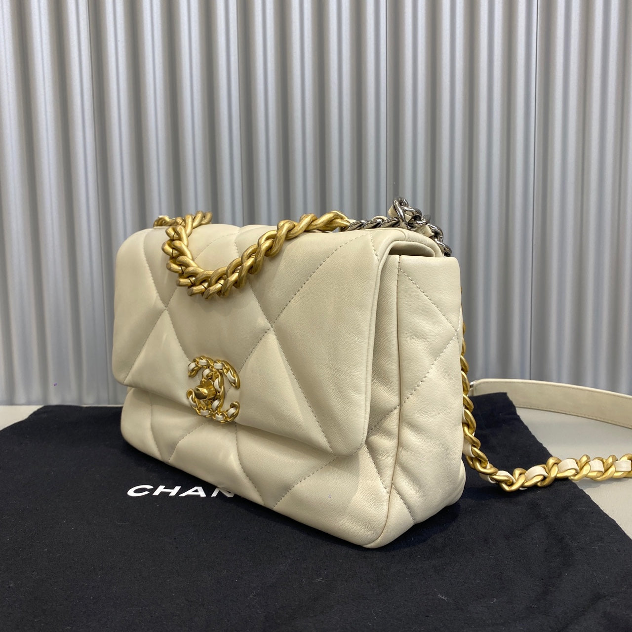 Chanel - 19 Bag Small - Lambskin leather - Beige - (small)