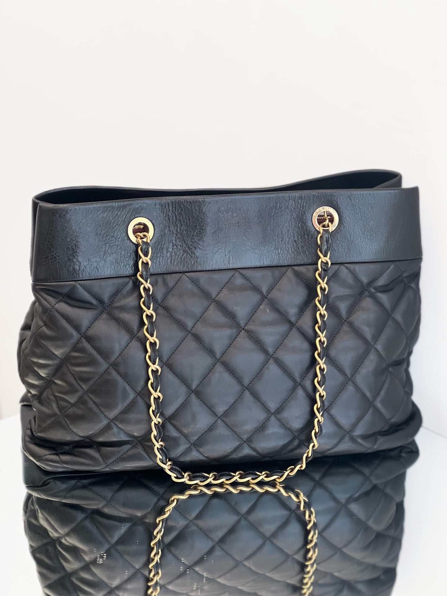 Chanel - Airport Shoulder Tote Bag - Leather - Black - (Large)