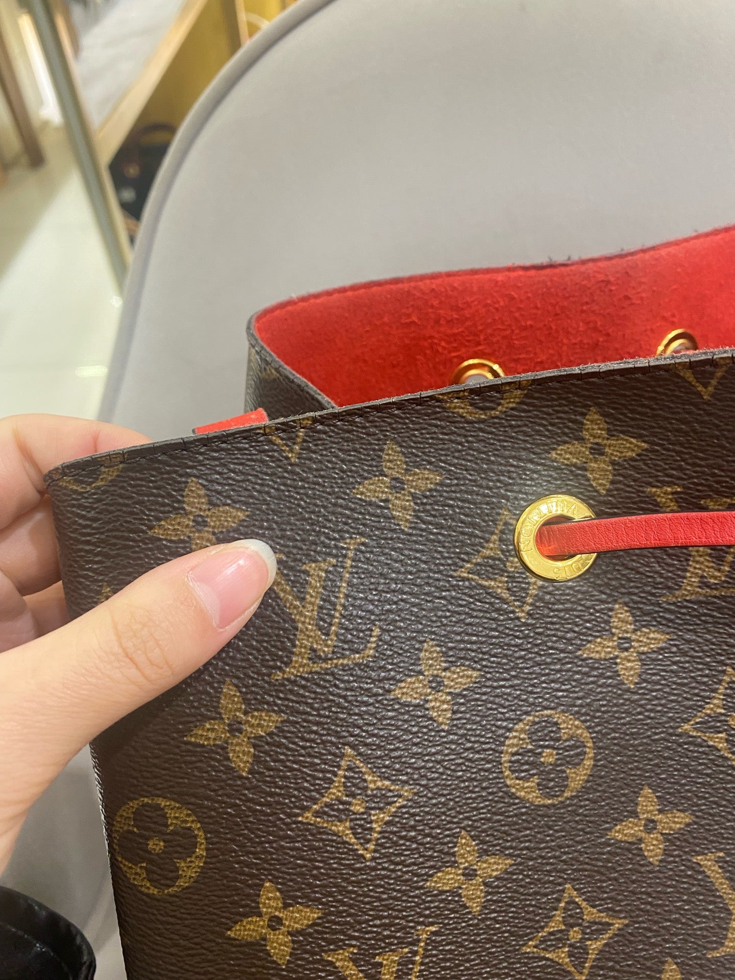 Louis Vuitton - Neonoe MM - Monogram coated canvas with cowhide leather trim - Brown with Red accents - (Medium)