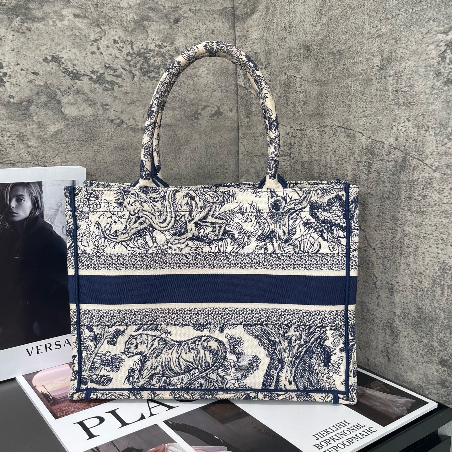 Dior - Book Tote Medium - Embroidered Canvas - Blue - (medium)