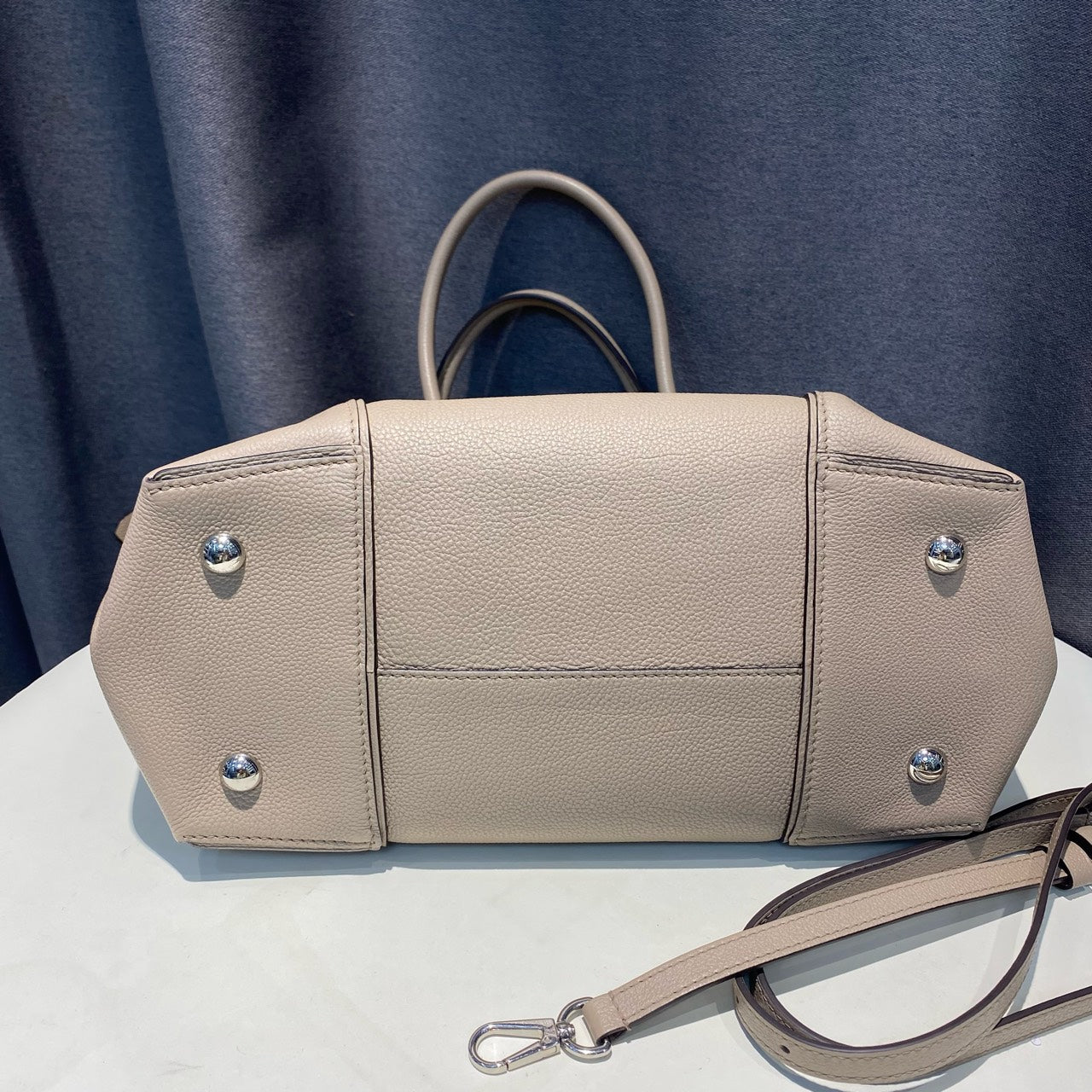 Louis Vuitton - Top Handle Handbag - Grained leather - Grey - (large)