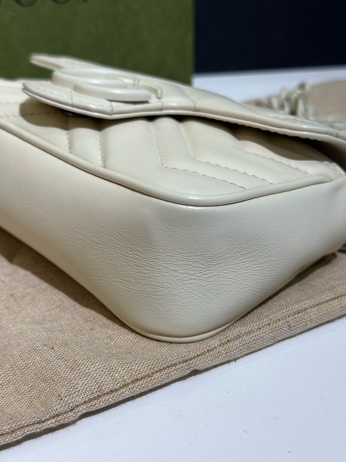 Gucci - GG Marmont Super Mini Bag with Resin Chain - Leather - White - (mini)
