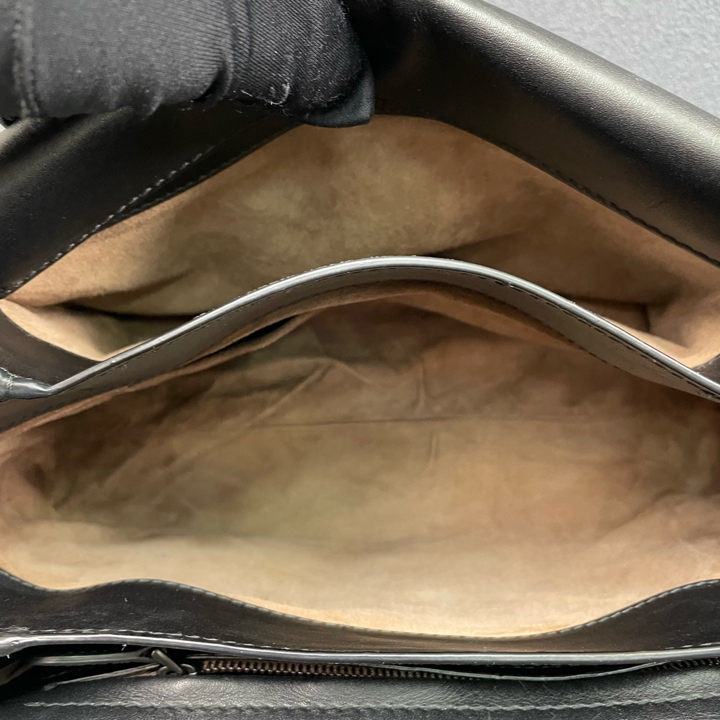 Bottega Veneta - Piazza Messenger Bag - Leather - Black - (medium)