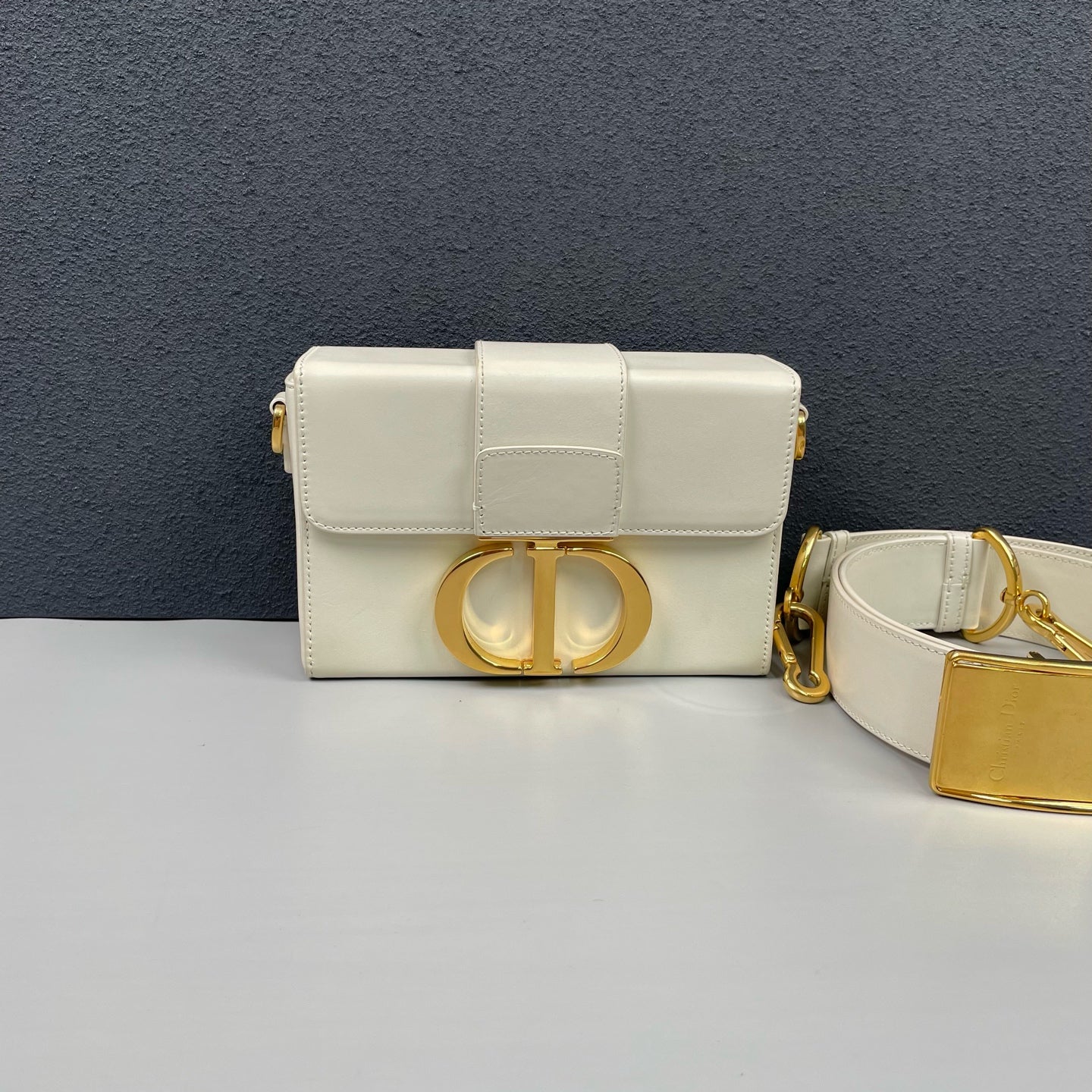 Dior - 30 Montaigne Box Bag - Leather - White - (mini)