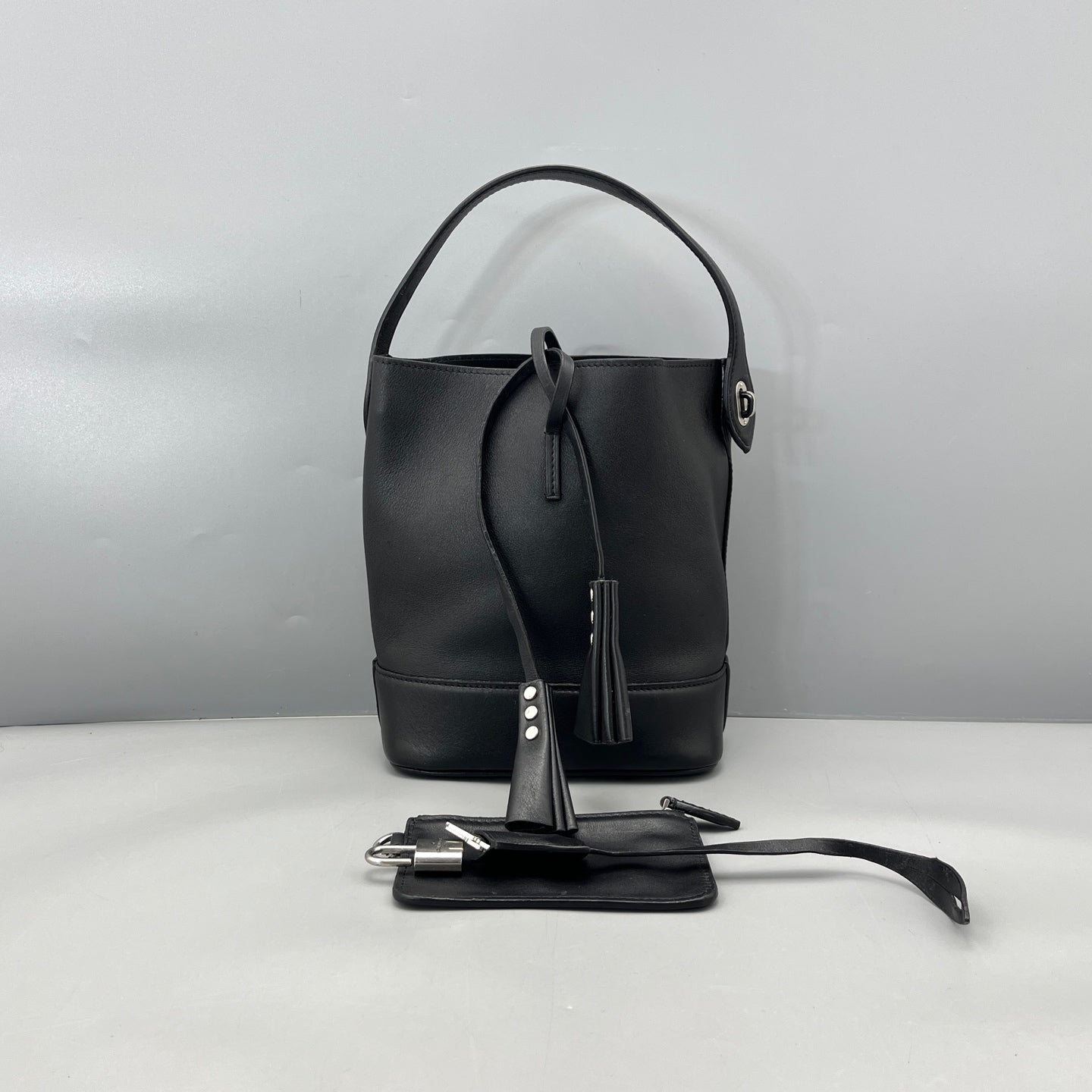 Louis Vuitton - Show Model Limited Edition Bucket Mother-Child Bag - Leather - Black - (Medium)