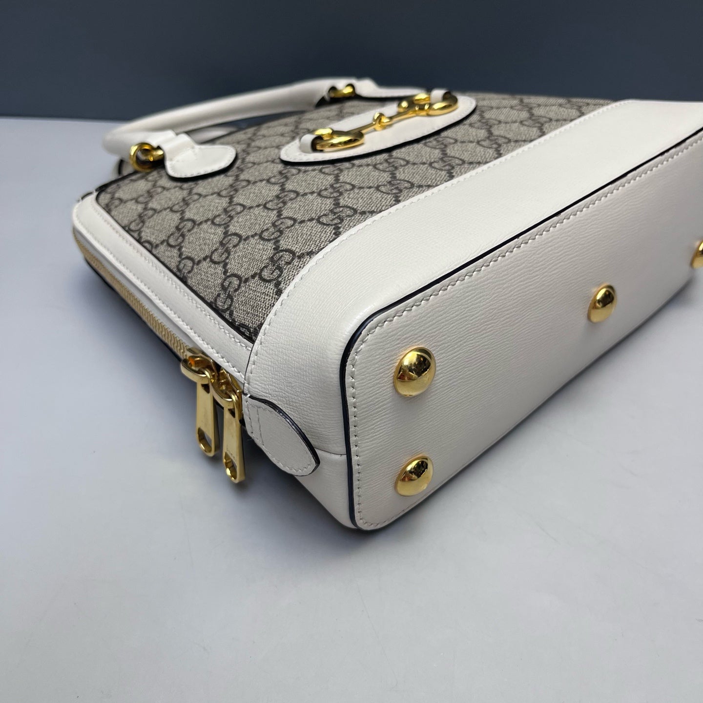 Gucci - 1955 Horsebit Dome Bag - GG Supreme canvas with leather trim - Beige and White - (small)