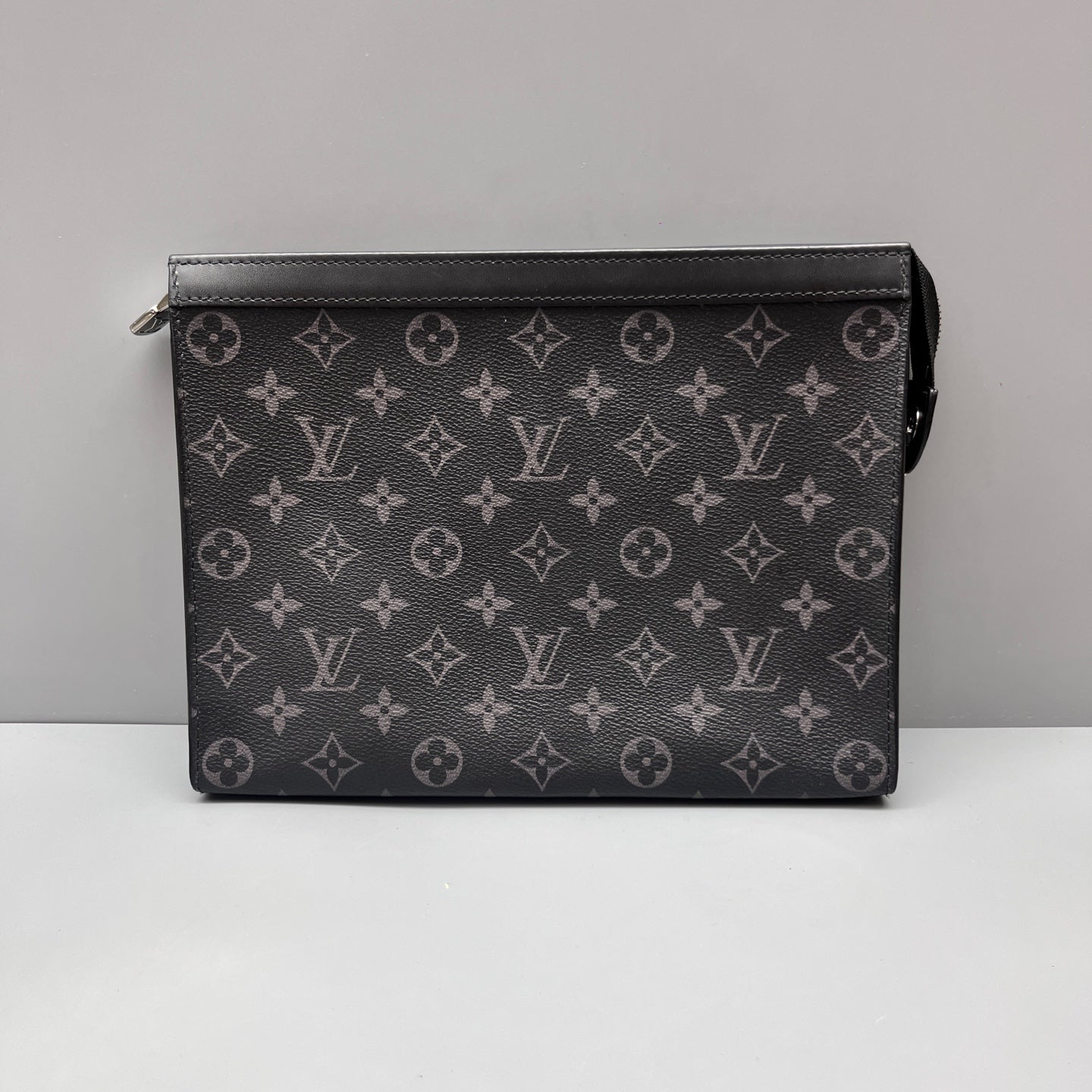 Louis Vuitton - Pochette Voyage MM - Monogram coated canvas with leather trim - Black - (Medium)