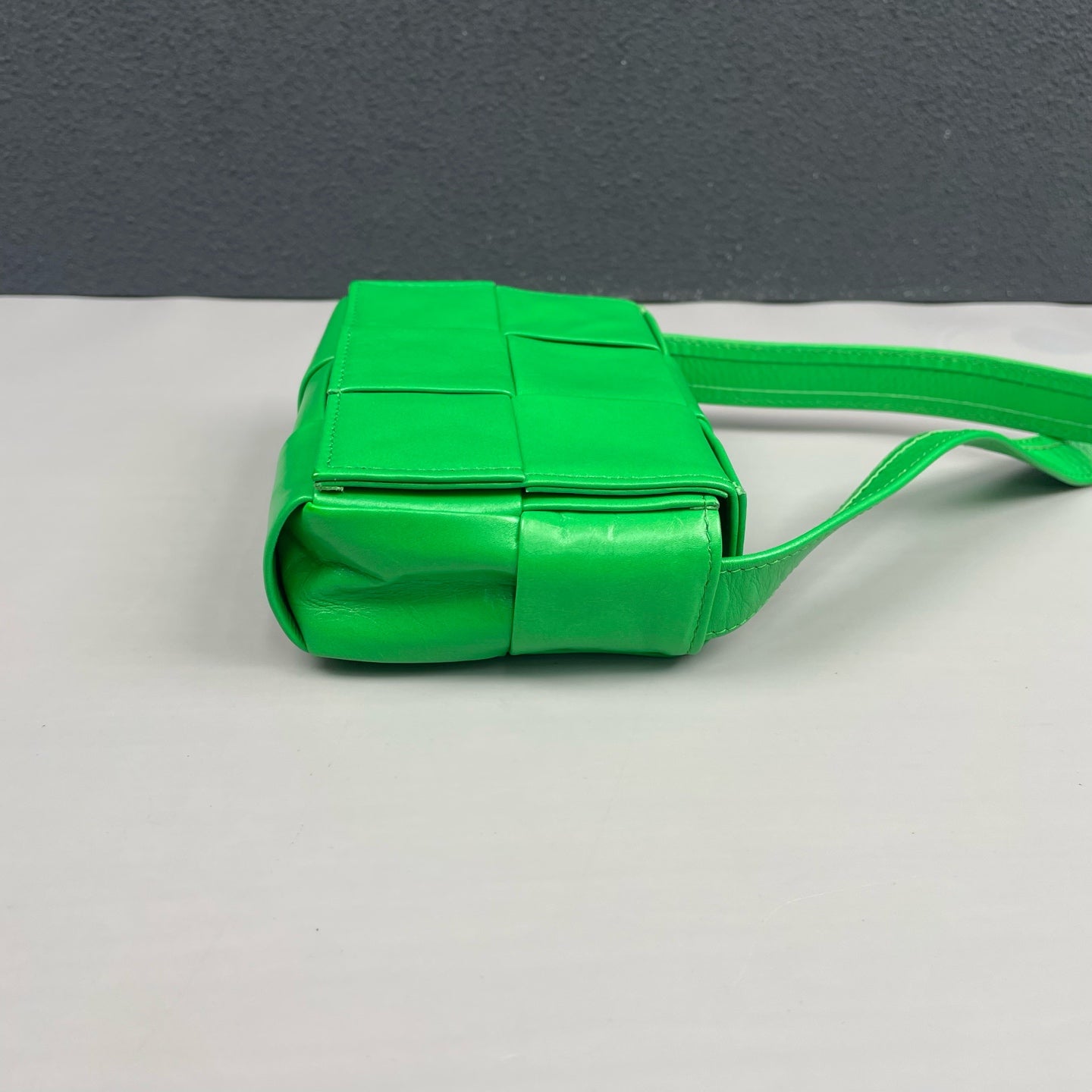 Bottega Veneta - Cassette - Oil-waxed full-grain leather - Green - (mini)