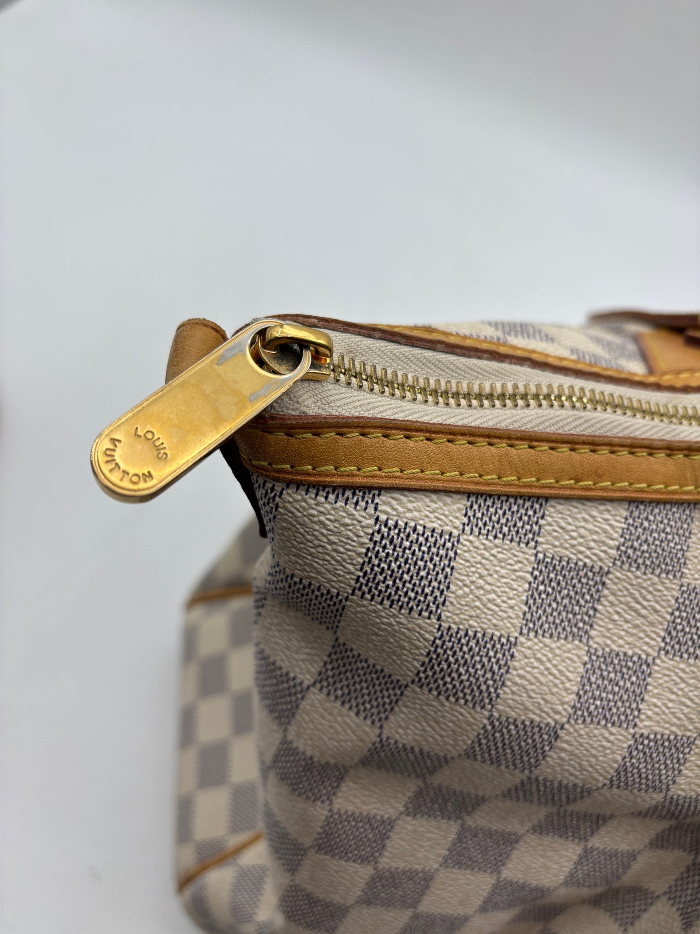 Louis Vuitton - Tote - Coated canvas with Vachetta leather trim - White - (Large)