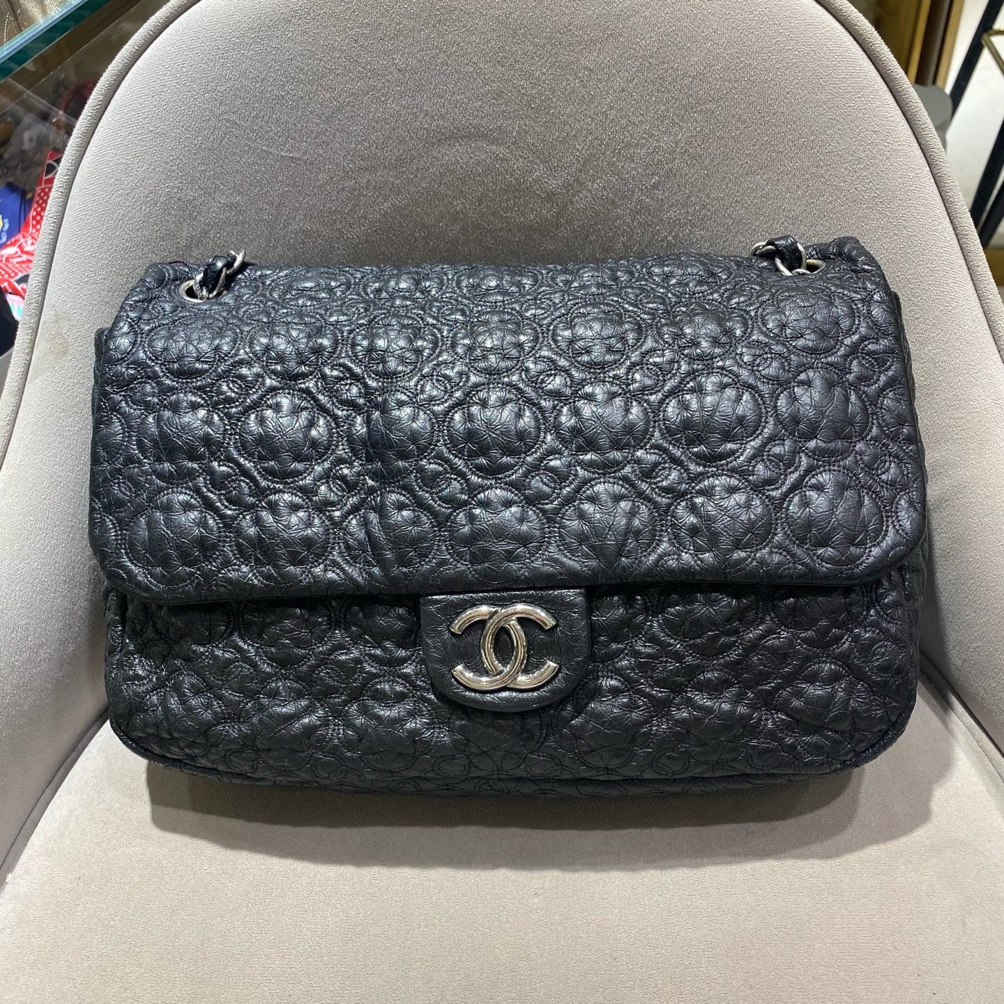 Chanel - Vintage Camellia Embossed Flap Bag - Leather - Black - (Medium)