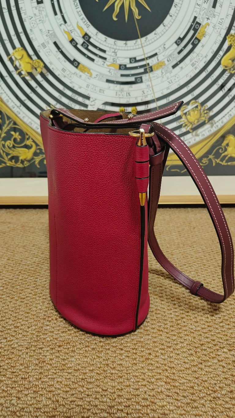 Loewe - Gate Bucket Bag - Pebbled leather - Burgundy - (medium)