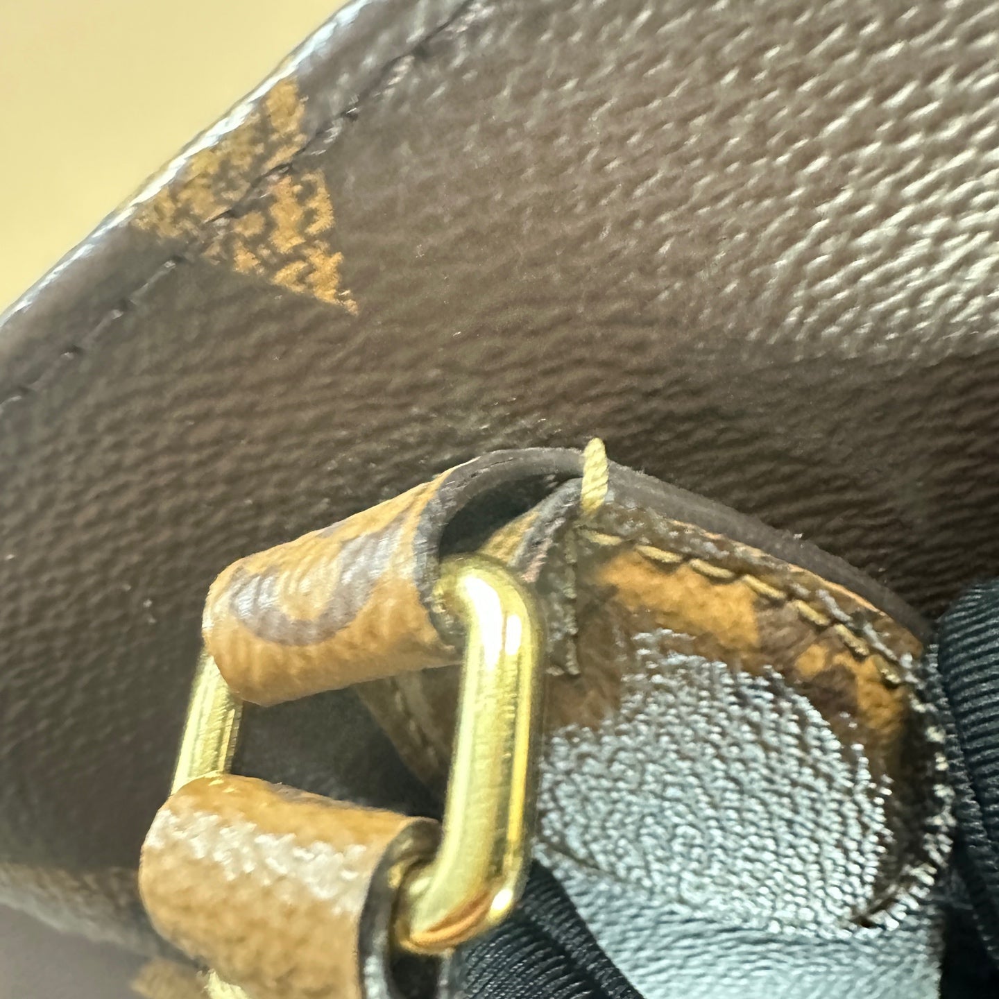 Louis Vuitton - Onthego GM - Monogram coated canvas, Leather trim - Brown, Beige, Red - (Large)