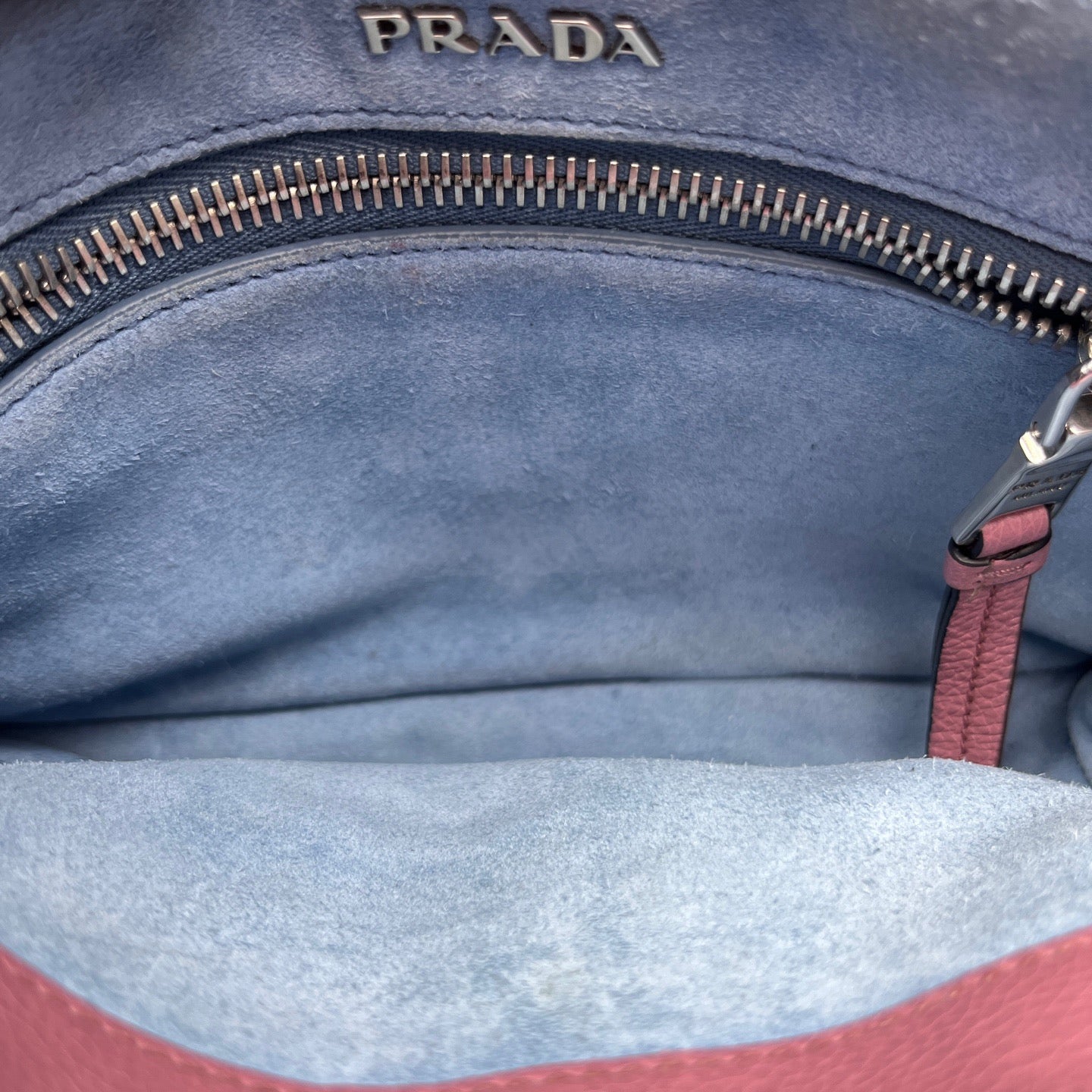 Prada - Etiquette Studded Messenger Bag - Pebbled leather - Pink - (Small)