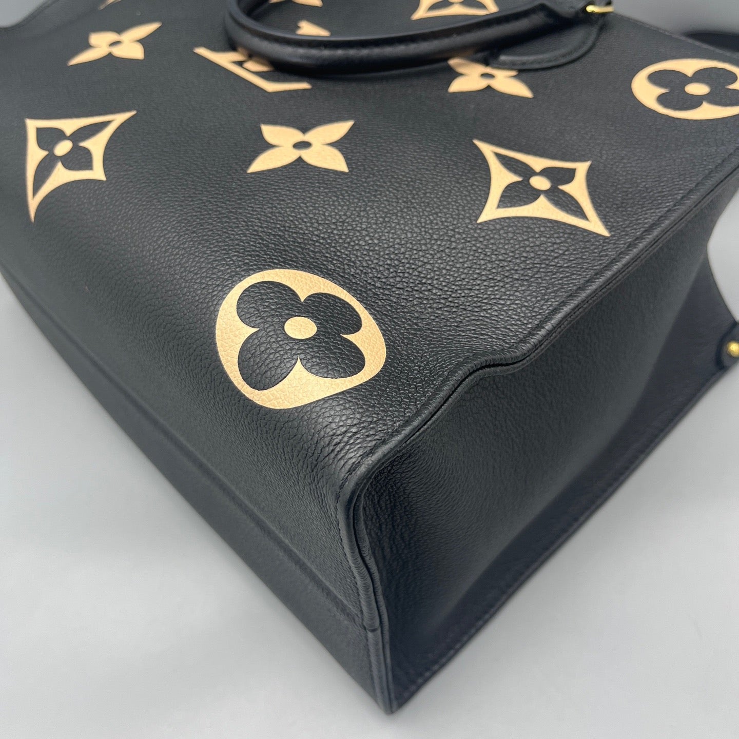 Louis Vuitton - Onthego MM - Giant Monogram Empreinte Leather - Black with Beige Monogram - (Medium)