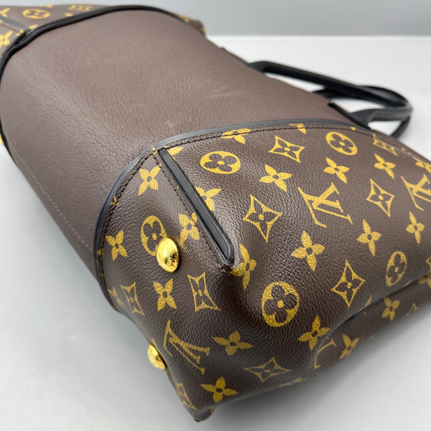 Louis Vuitton - Monogram Canvas and Grained Leather Tote - Monogram coated canvas and grained leather - Brown - (Medium)