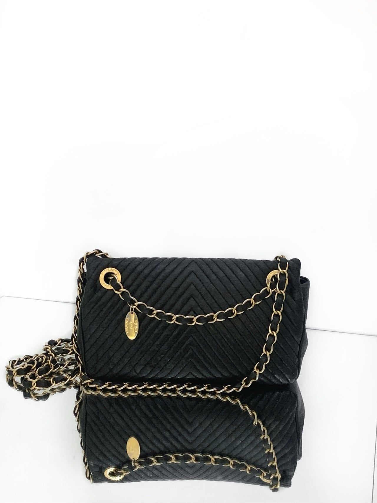 Chanel - CF Small V-Stitch Flap Bag - Leather - Black - (small)