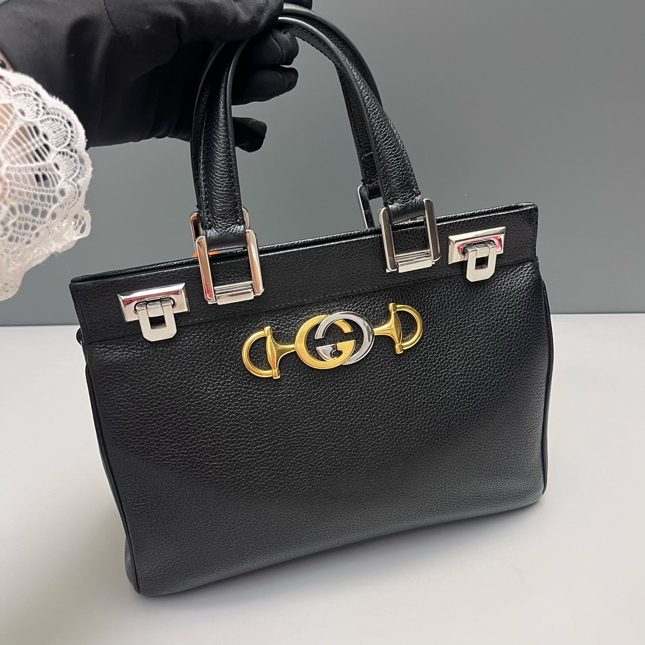 Gucci - Zumi Top Handle Bag - Grained leather - Black - (medium)