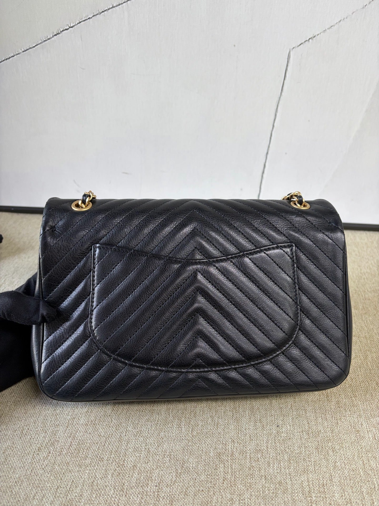 Chanel - Classic Flap Chevron with Metallic Corner Guards - Grained calfskin leather - Black - (medium)