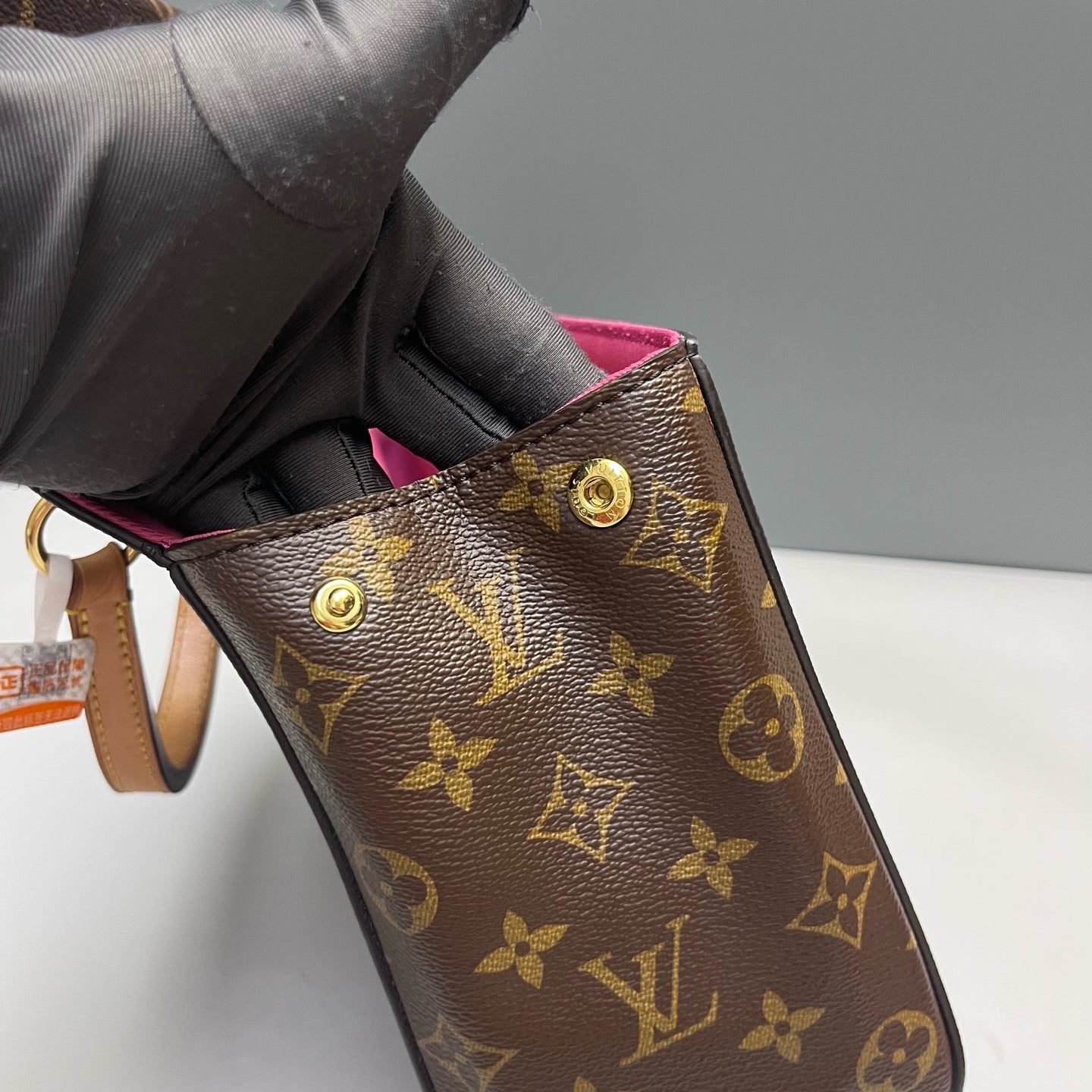 Louis Vuitton - Cluny BB - Monogram coated canvas with natural cowhide leather trim and colored smooth leather accents - Brown with fuchsia accents - (Medium)
