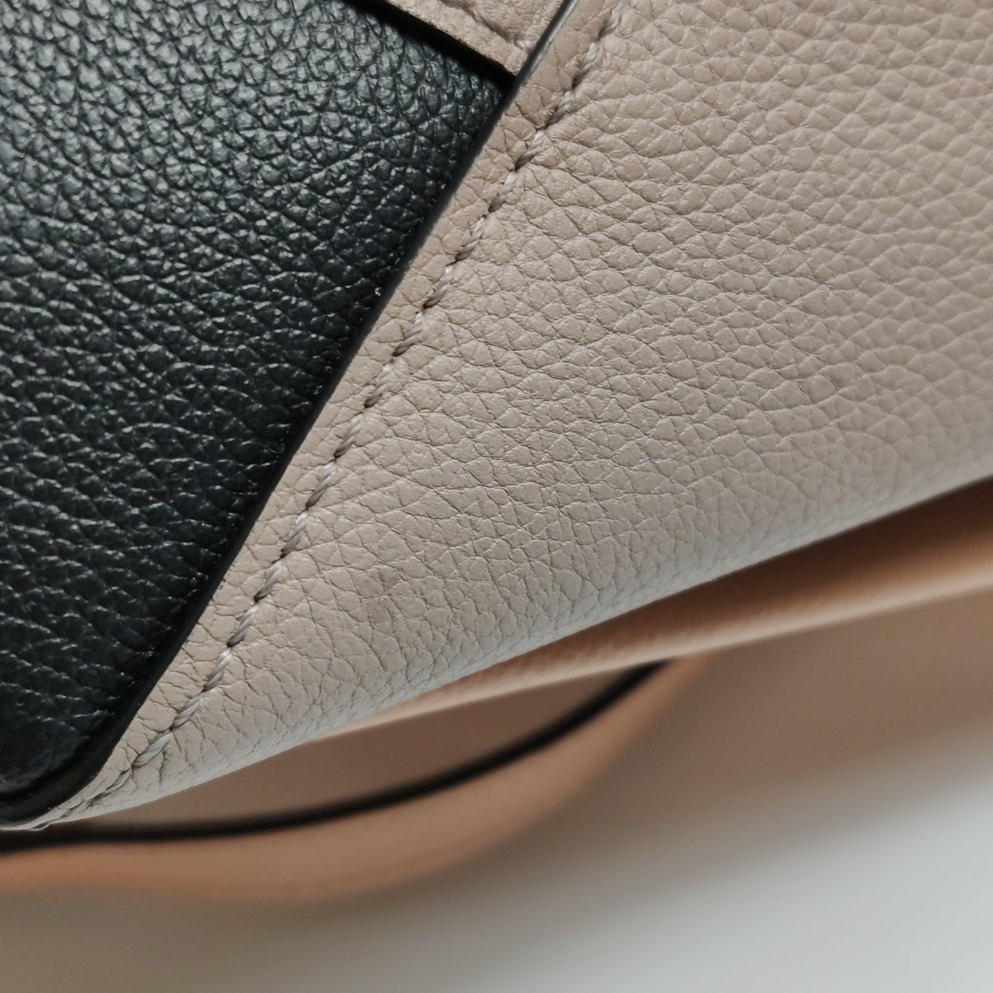 Louis Vuitton - Lockme - Grained calfskin leather - Pink, Grey, and Black color-block with Silver-Tone Hardware - (Small)