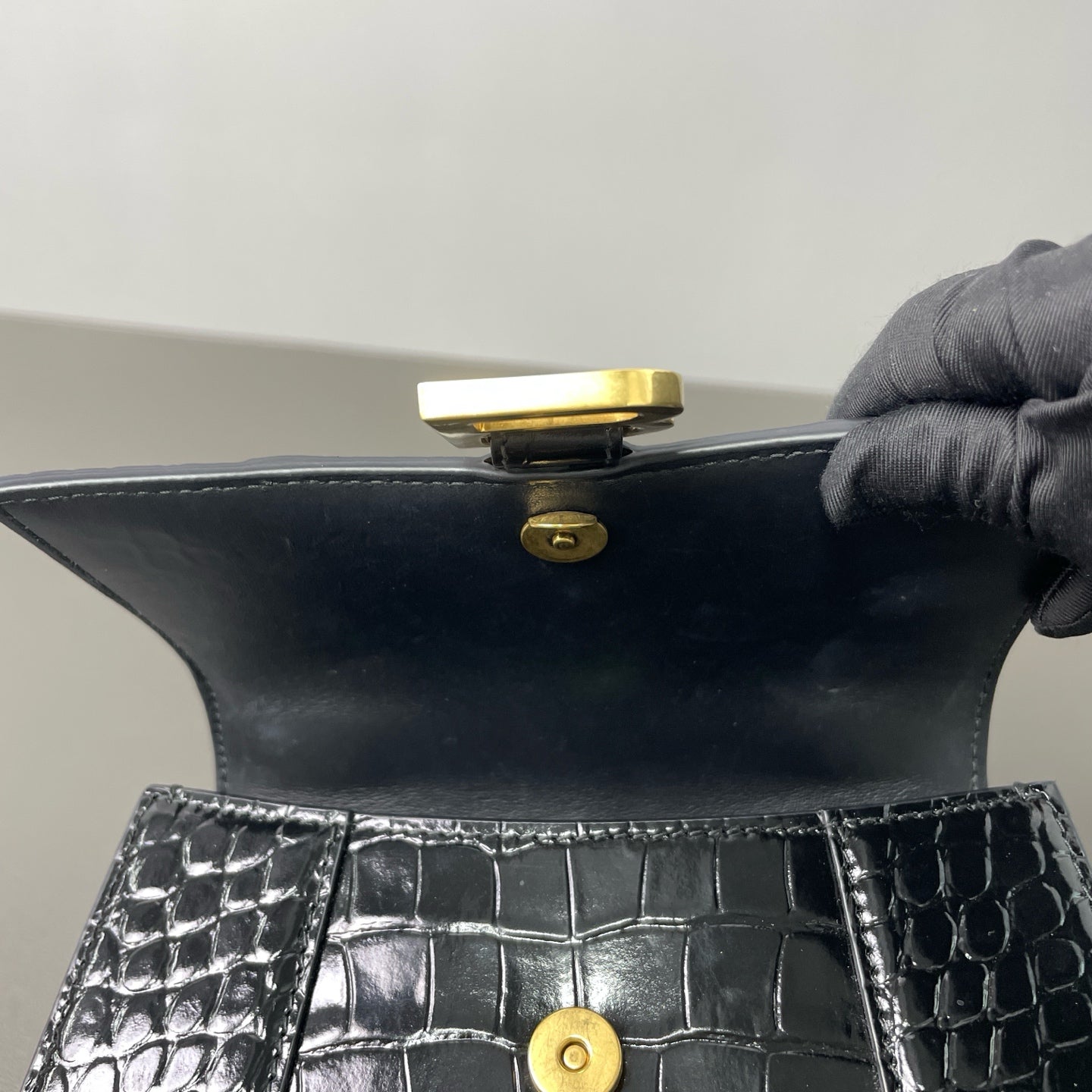 Balenciaga - Hourglass XS Bag - Calfskin leather with crocodile embossing - Black - (mini)