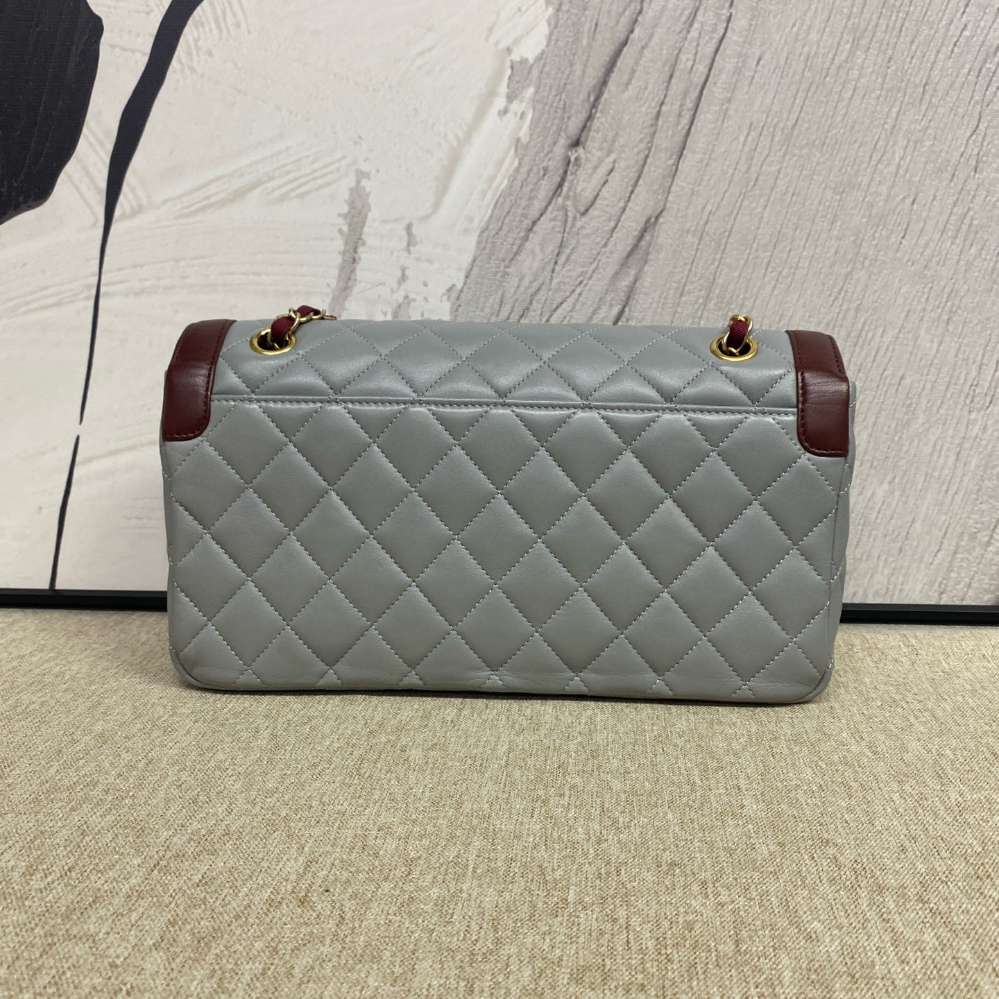 Chanel - Seasonal Classic Flap - Lambskin leather - Grey with Burgundy accents, Gold-Tone Hardware - (Medium)
