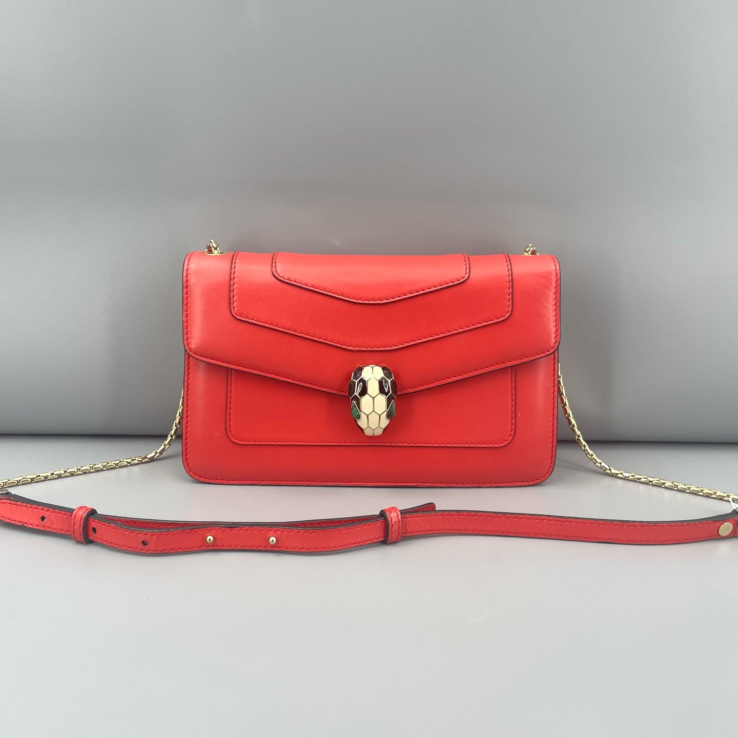 Bvlgari - Serpenti Forever Horizontal - Calfskin leather - Orange-red with gold-tone hardware - (Small)