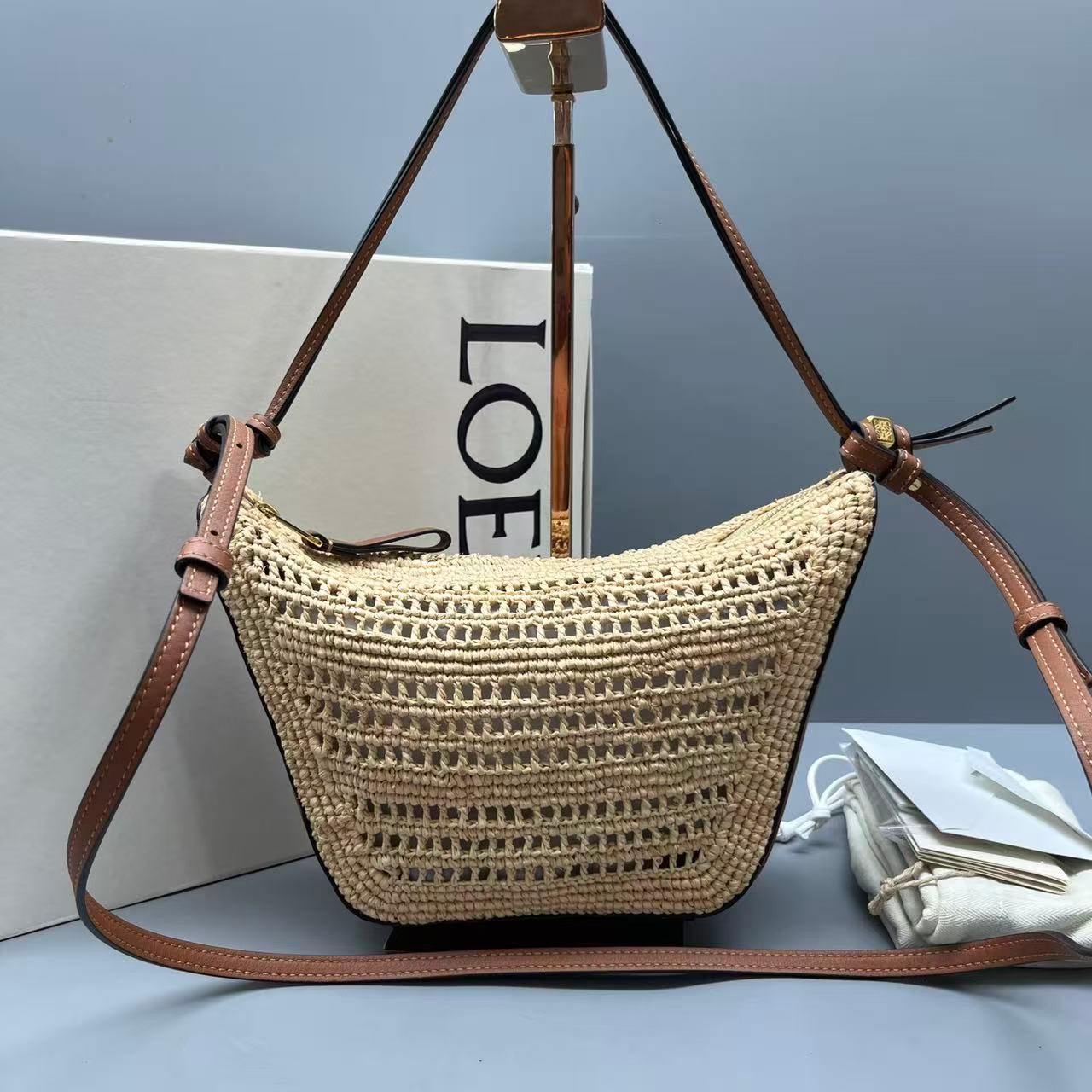 Loewe - Hammock Mini Woven & Leather - Woven raffia and smooth calfskin leather - Beige and Brown - (mini)