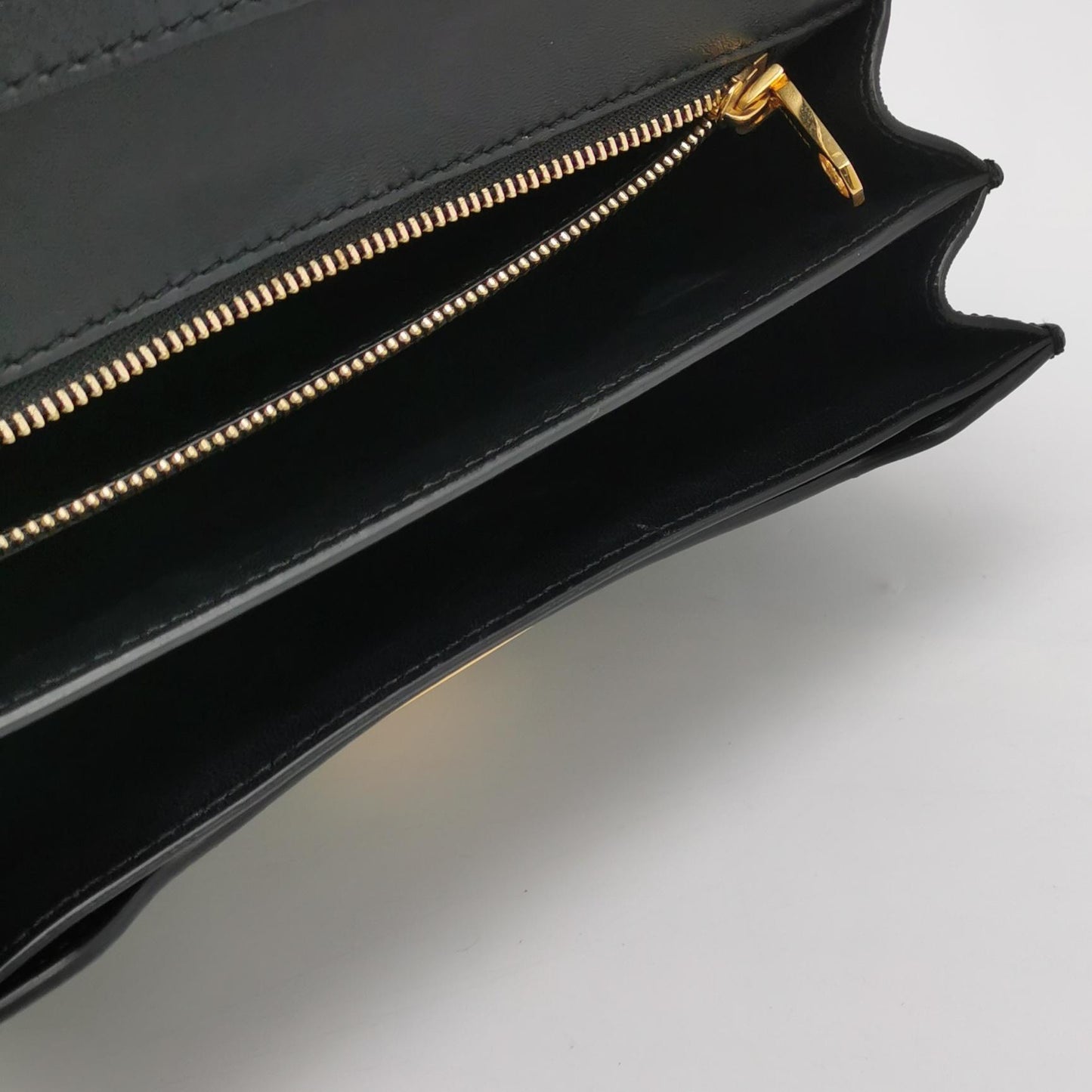 Burberry - Medium Exclusive Monogram Embossed TB Bag - Cowhide leather - Black - (Medium)